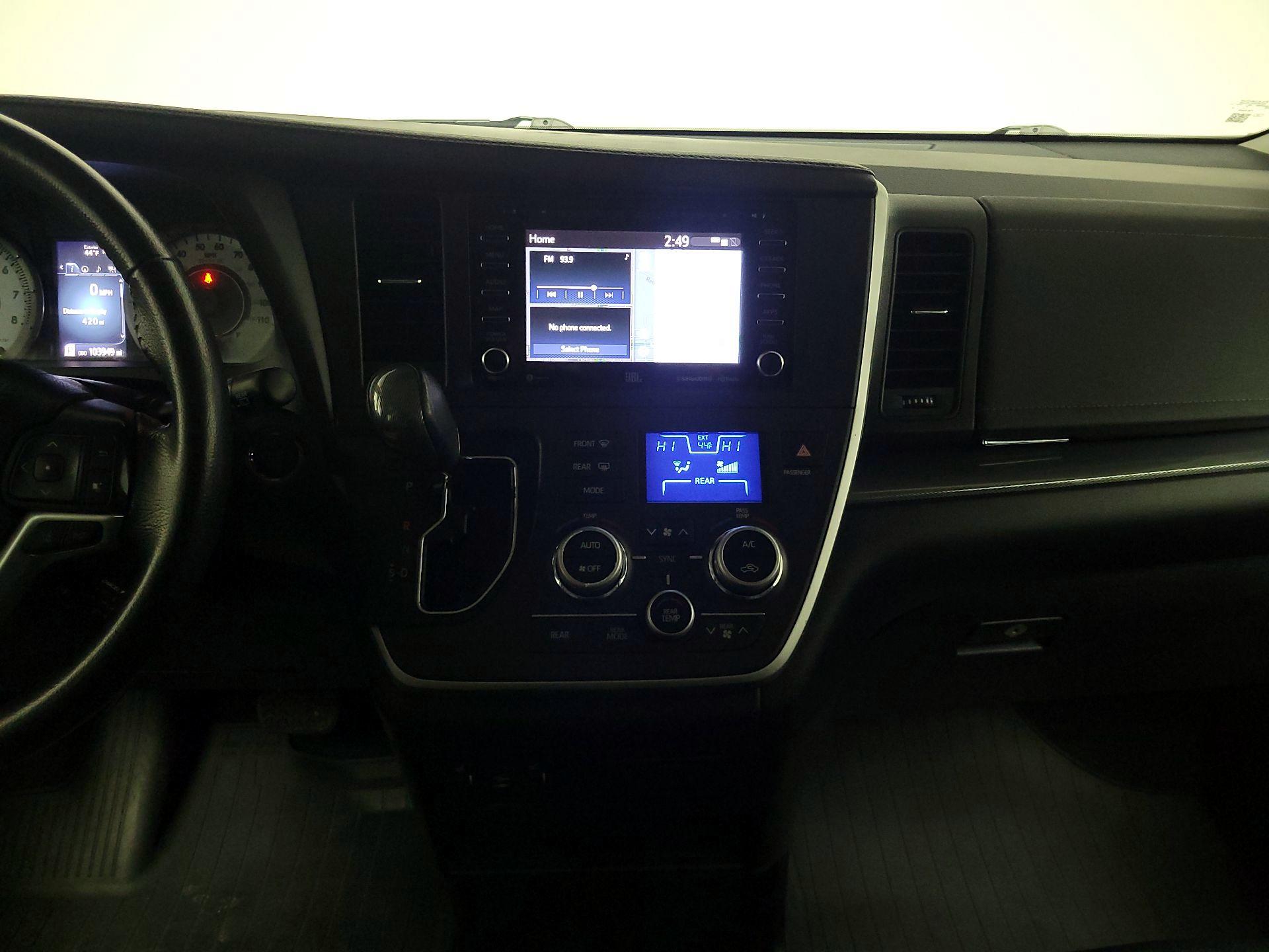 Thumbnail: 2020 Toyota Sienna - 18