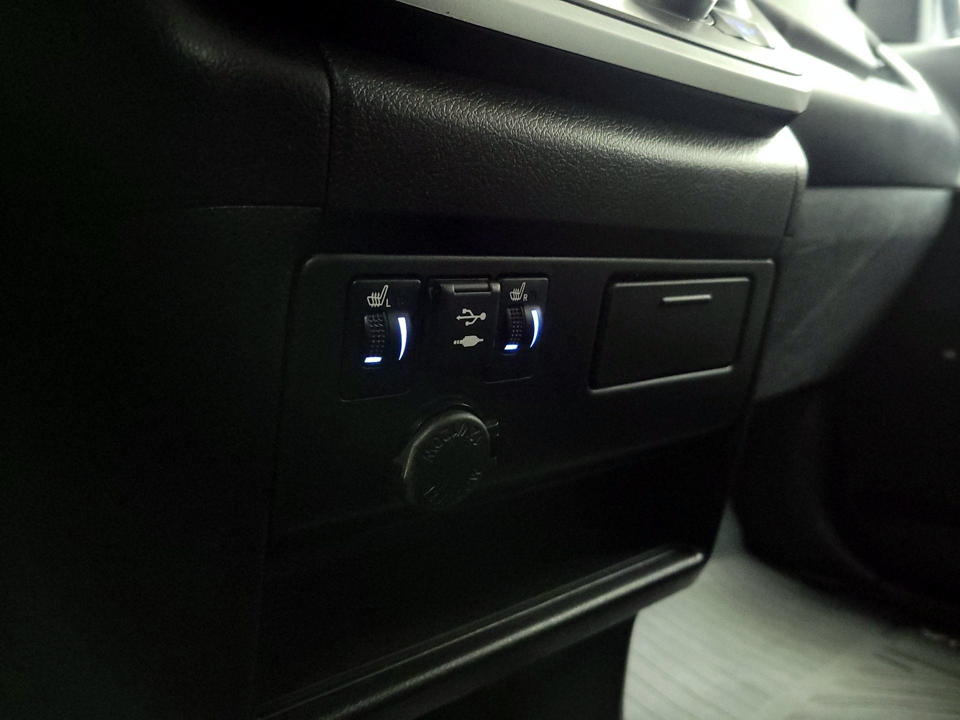 Thumbnail: 2020 Toyota Sienna - 19