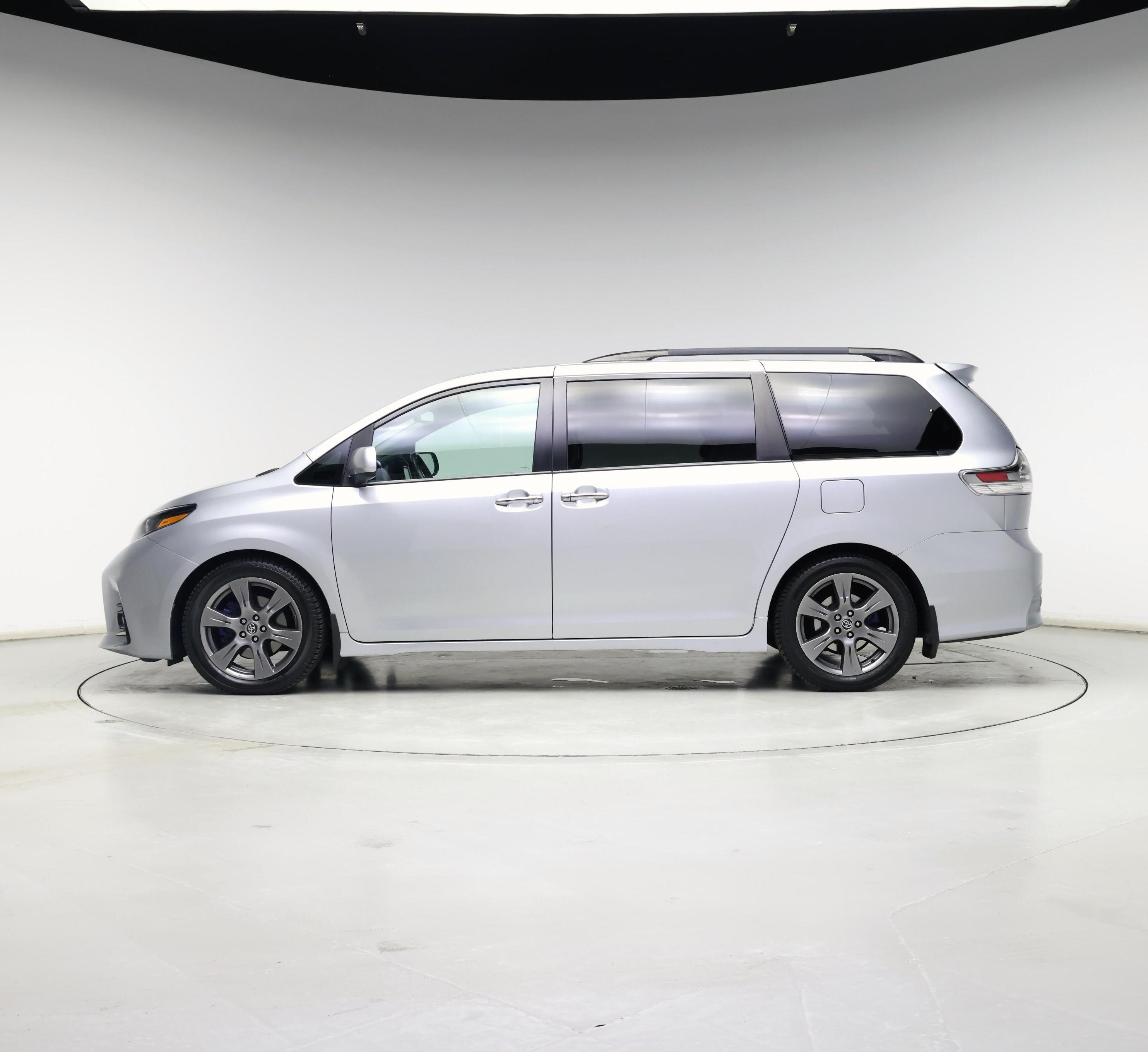 Thumbnail: 2020 Toyota Sienna - 3