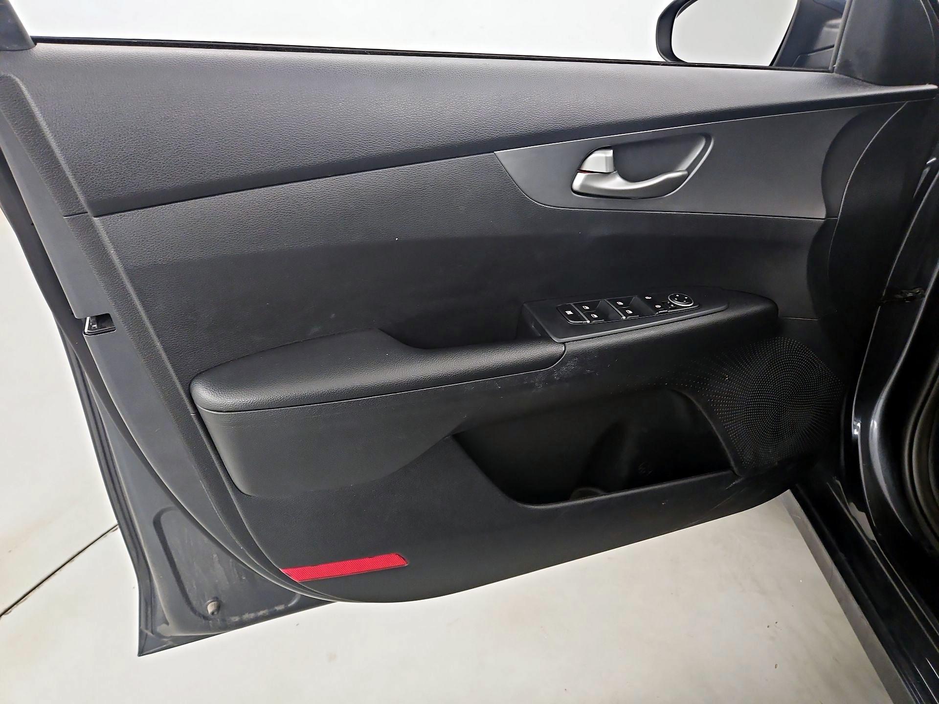 Thumbnail: 2019 Kia Forte - 12