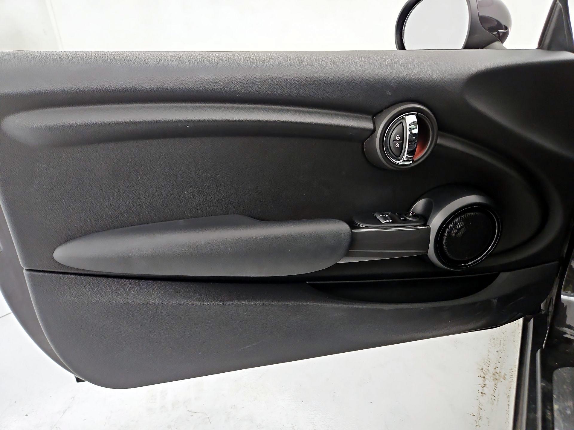 Thumbnail: 2015 MINI Cooper Hardtop - 12