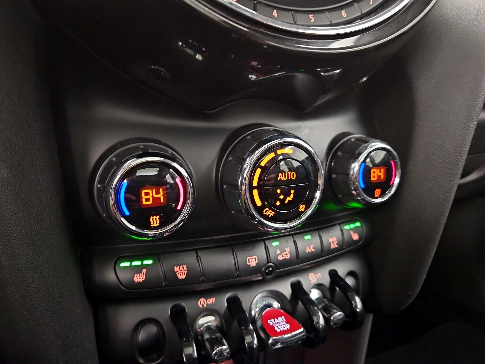 Thumbnail: 2015 MINI Cooper Hardtop - 15