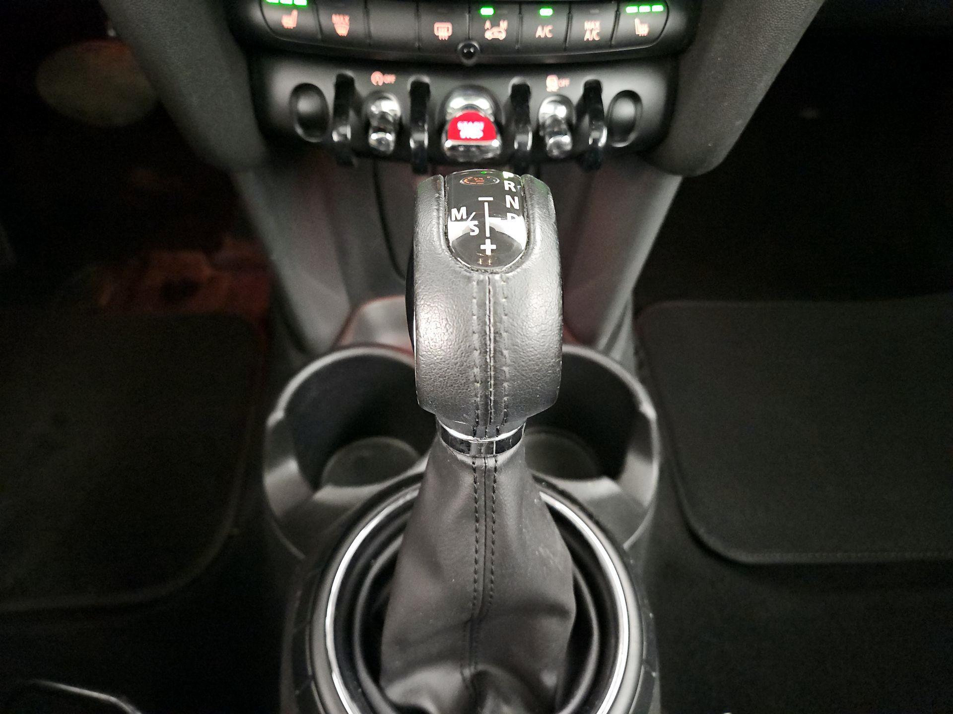 Thumbnail: 2015 MINI Cooper Hardtop - 16