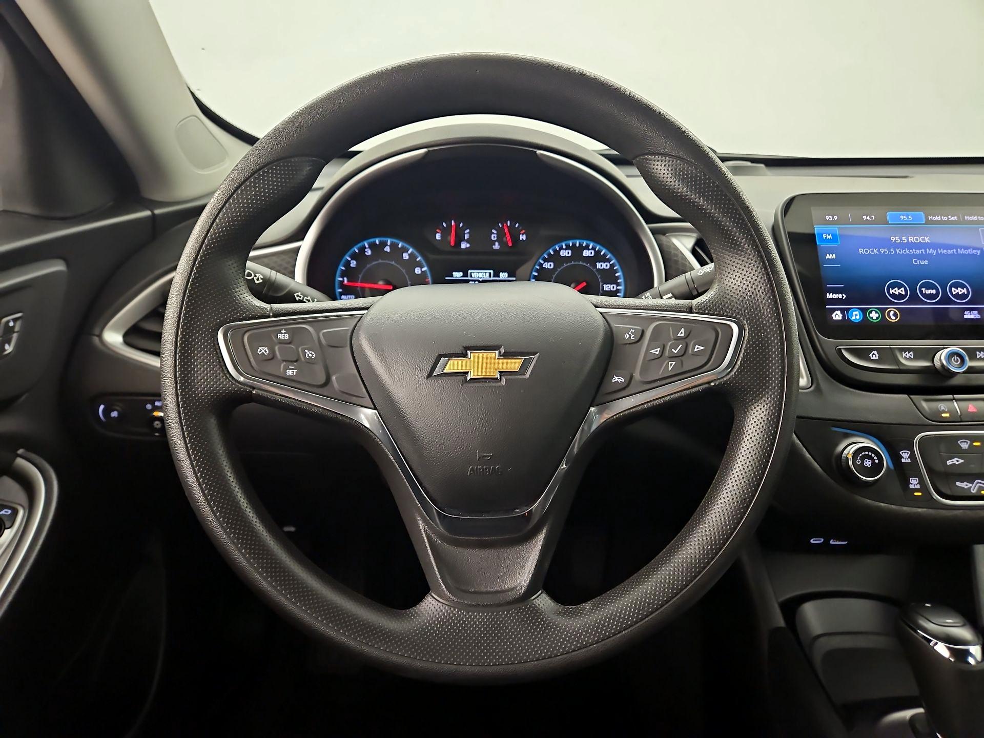 Thumbnail: 2020 Chevrolet Malibu - 10