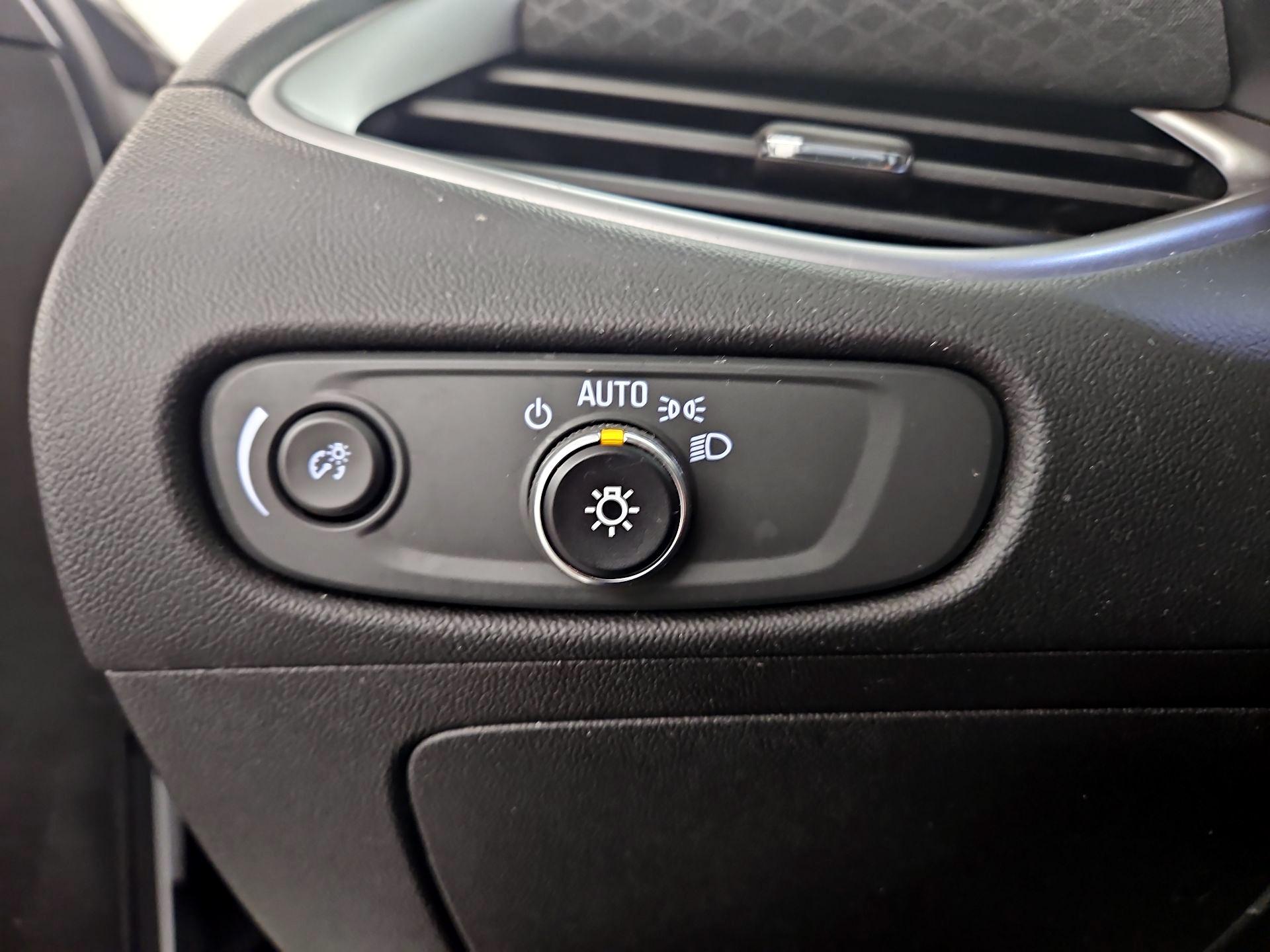 Thumbnail: 2020 Chevrolet Malibu - 13