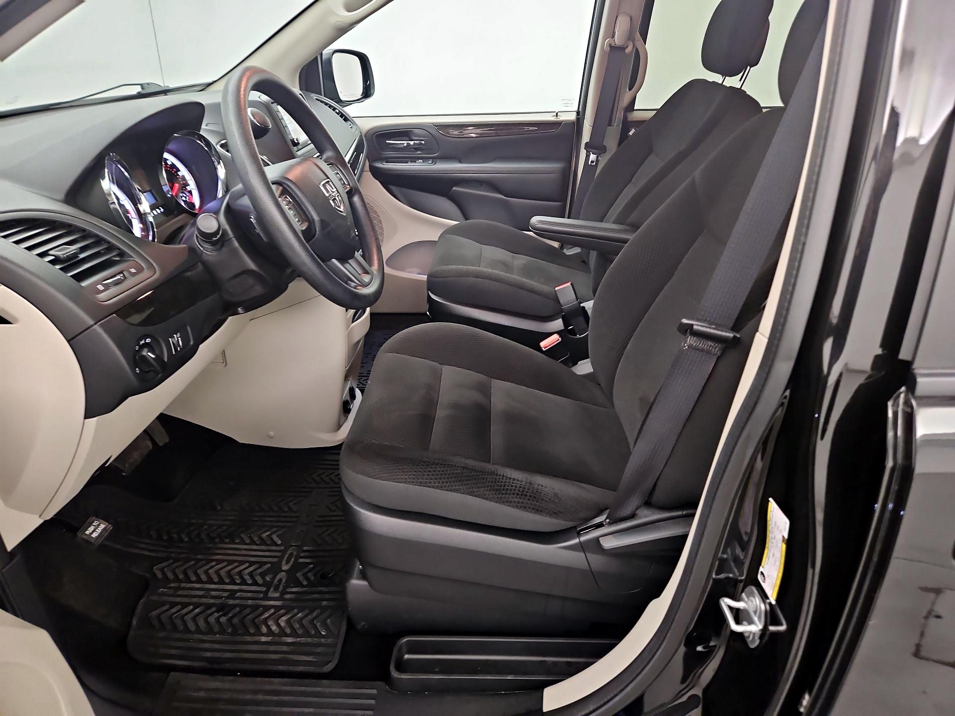 Thumbnail: 2018 Dodge Grand Caravan - 11