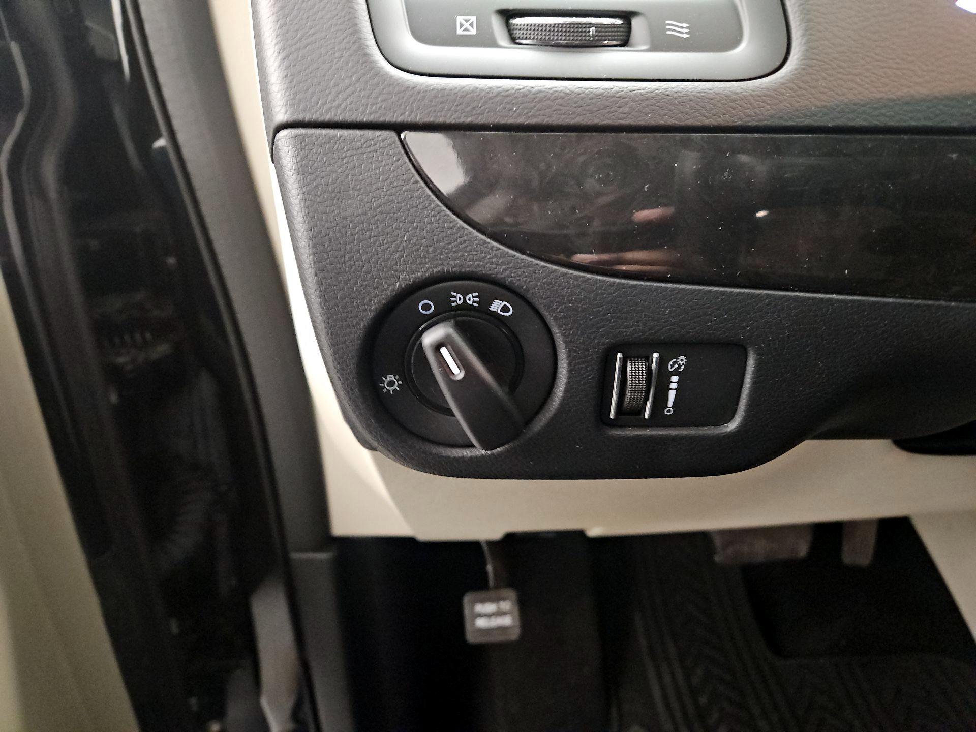 Thumbnail: 2018 Dodge Grand Caravan - 13