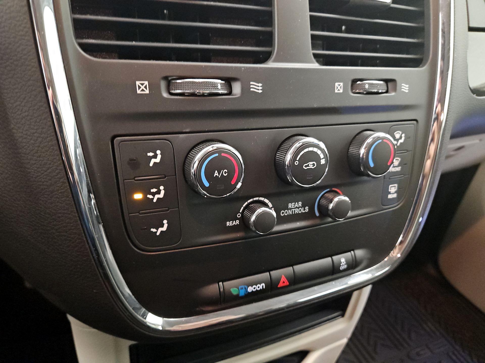 Thumbnail: 2018 Dodge Grand Caravan - 16