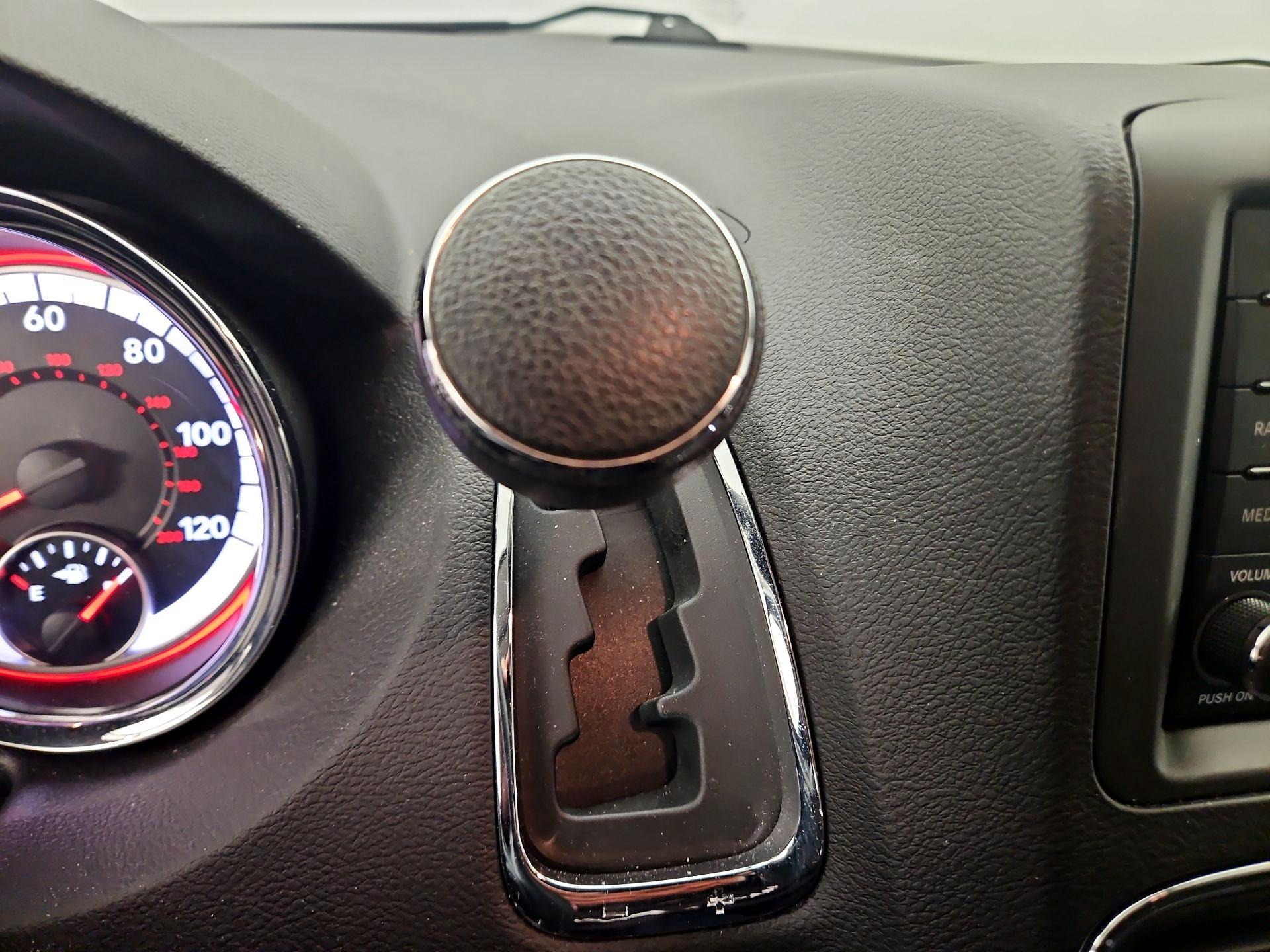 Thumbnail: 2018 Dodge Grand Caravan - 17