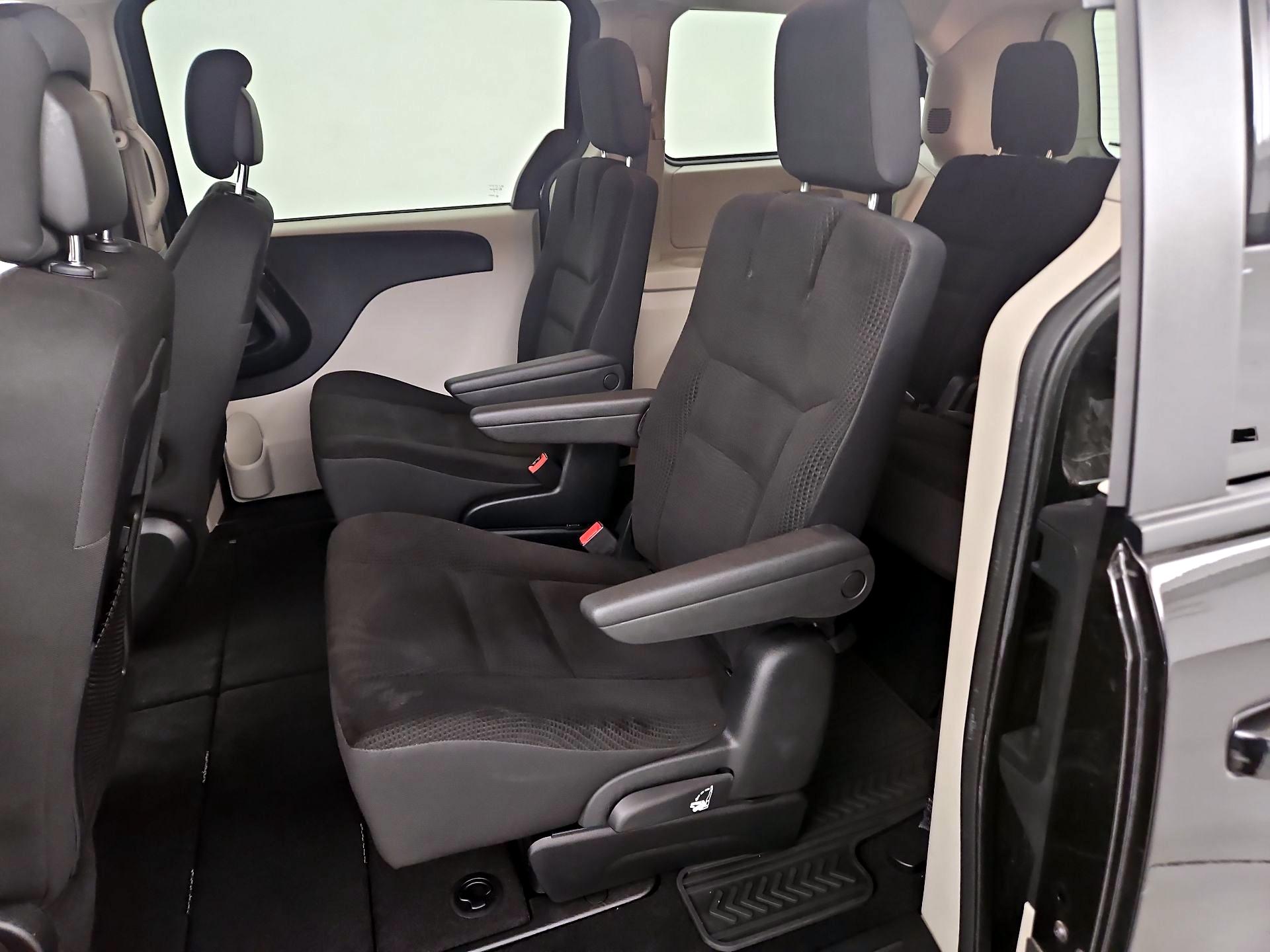 Thumbnail: 2018 Dodge Grand Caravan - 18