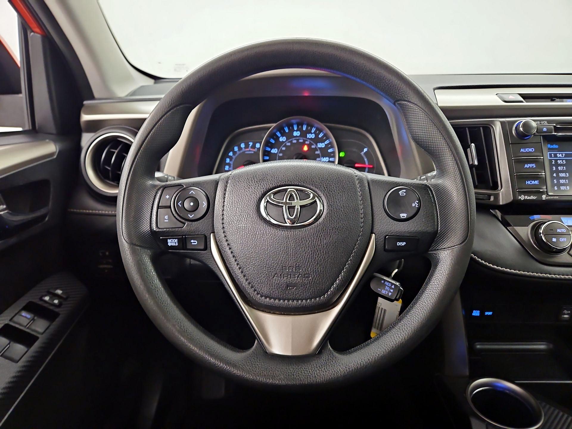 Thumbnail: 2015 Toyota RAV4 - 10
