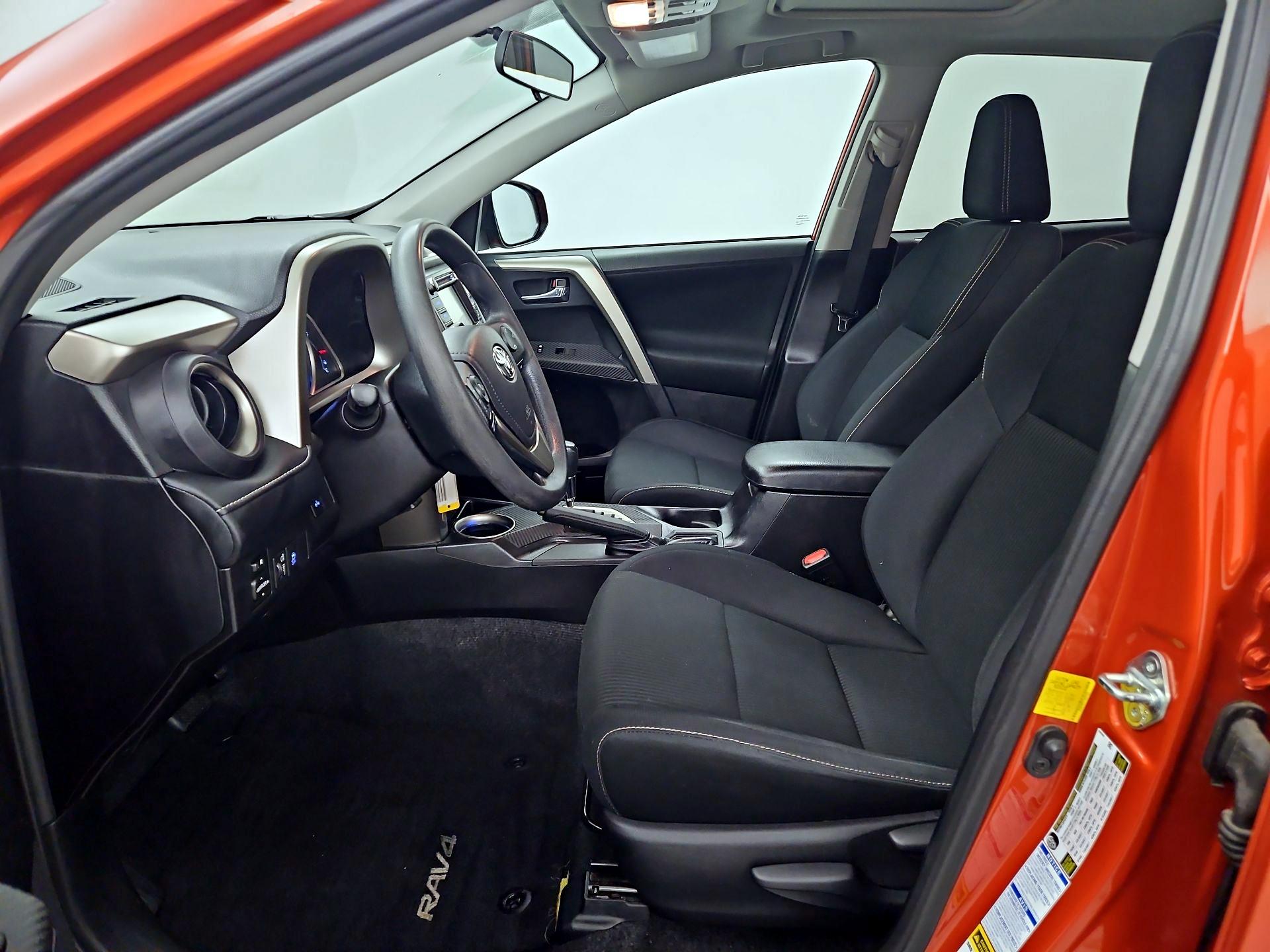 Thumbnail: 2015 Toyota RAV4 - 11