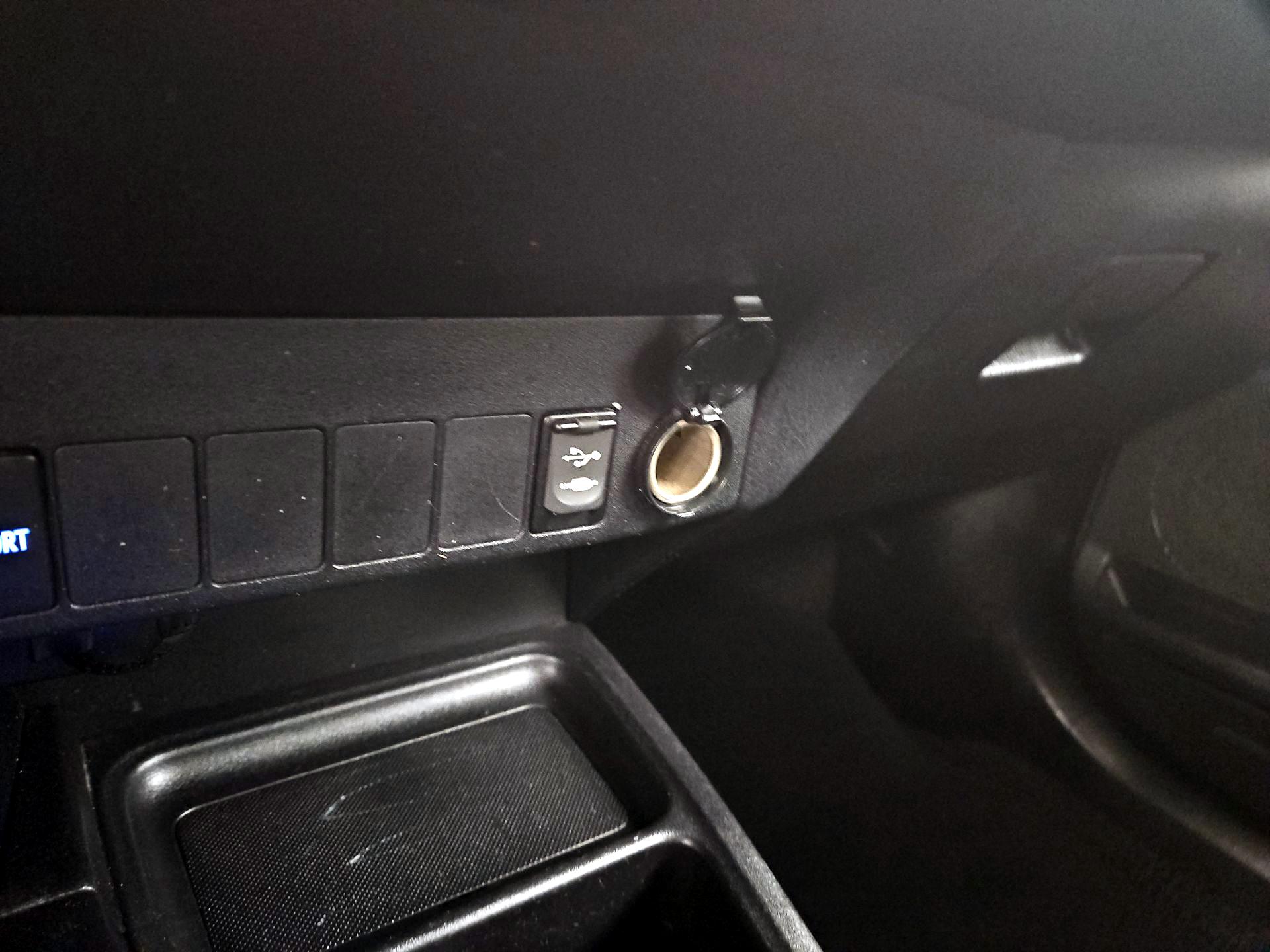 Thumbnail: 2015 Toyota RAV4 - 18