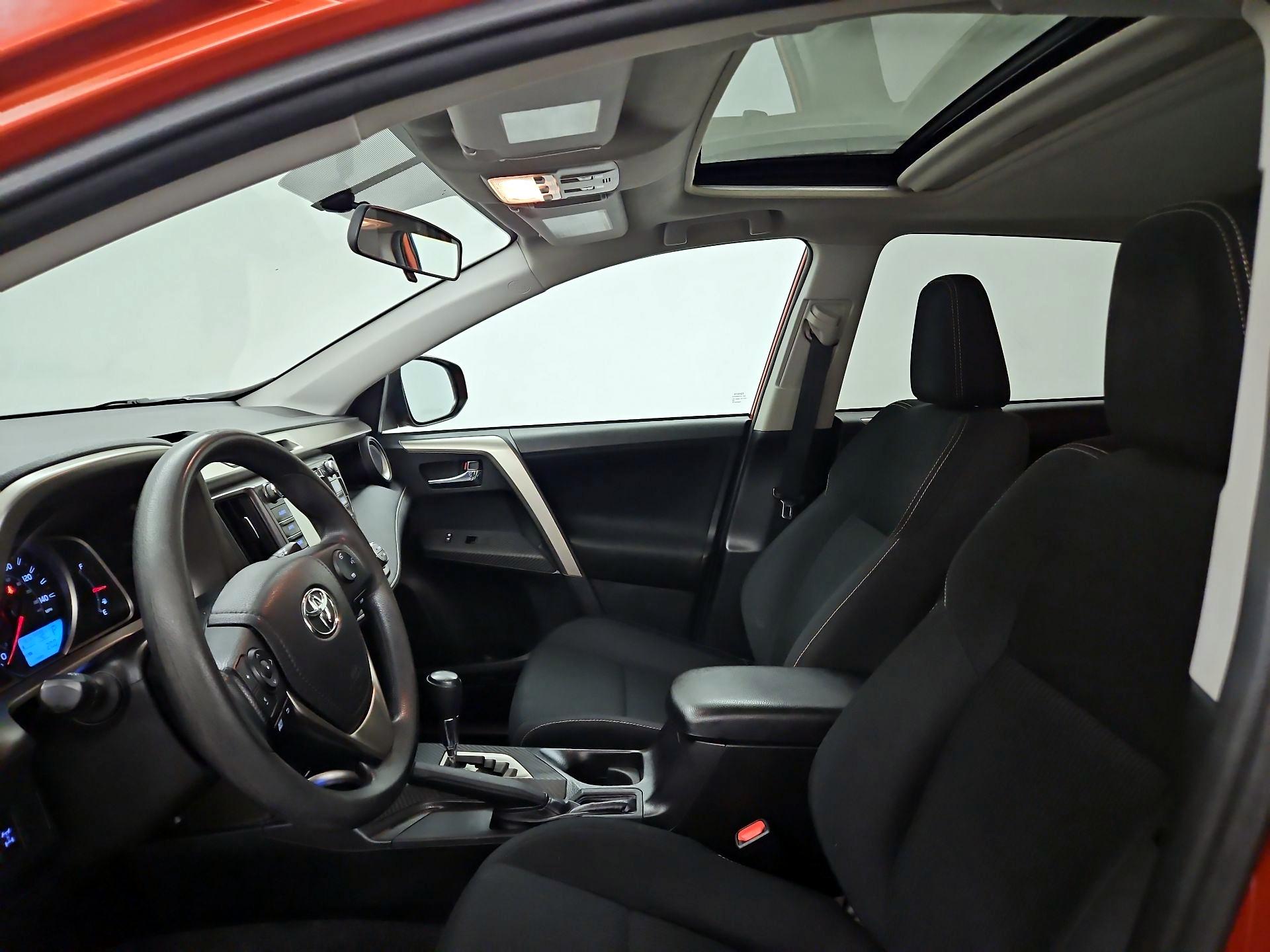 Thumbnail: 2015 Toyota RAV4 - 19