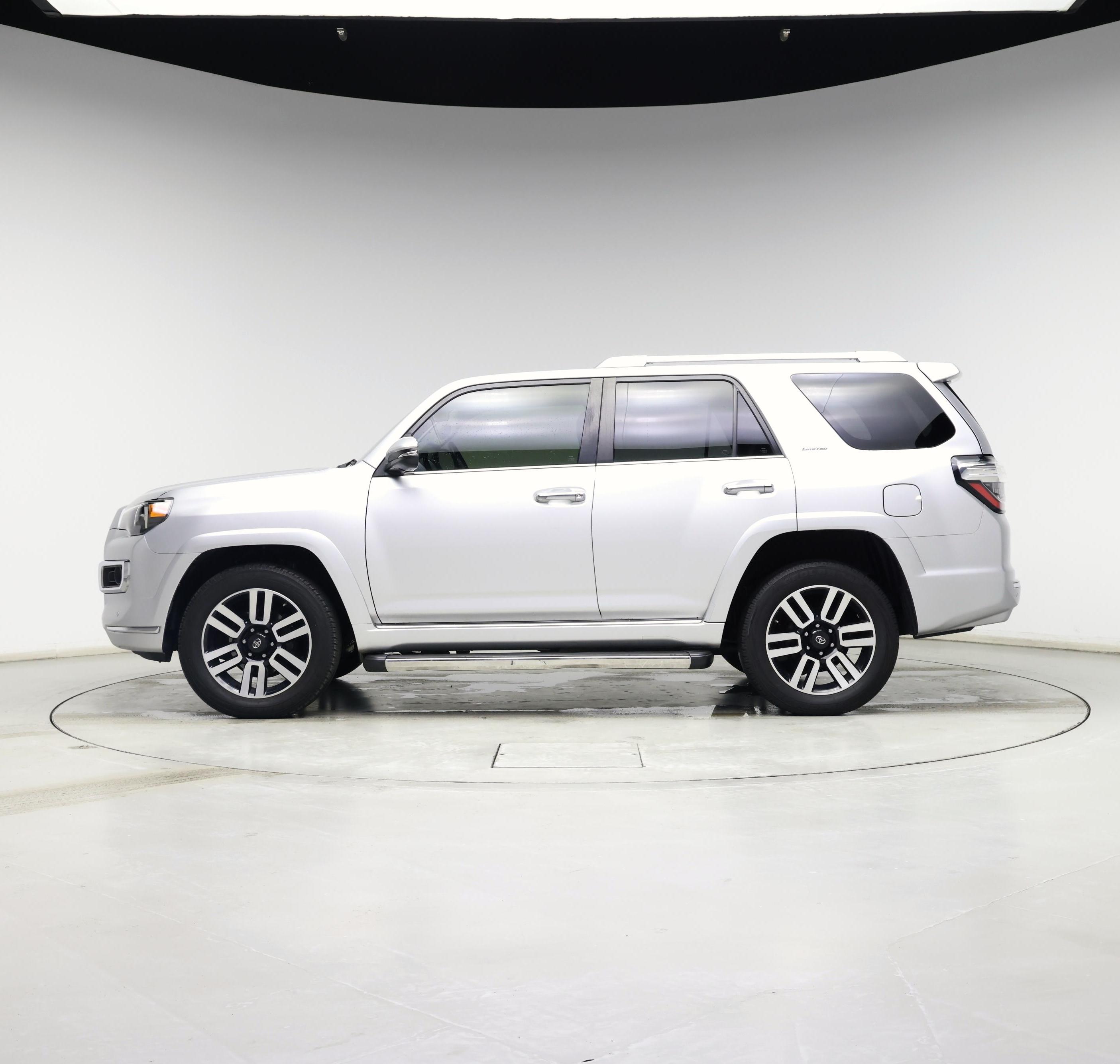 Thumbnail: 2017 Toyota 4Runner - 3