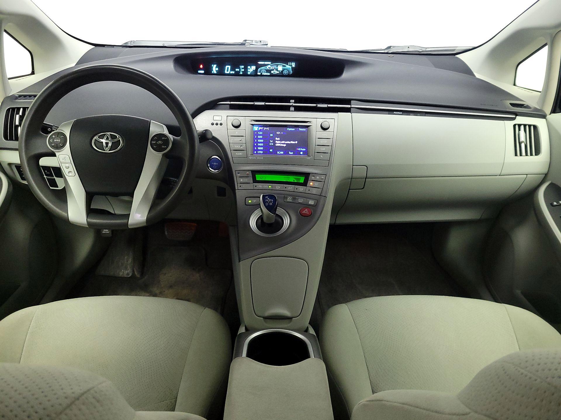 Thumbnail: 2015 Toyota Prius - 9