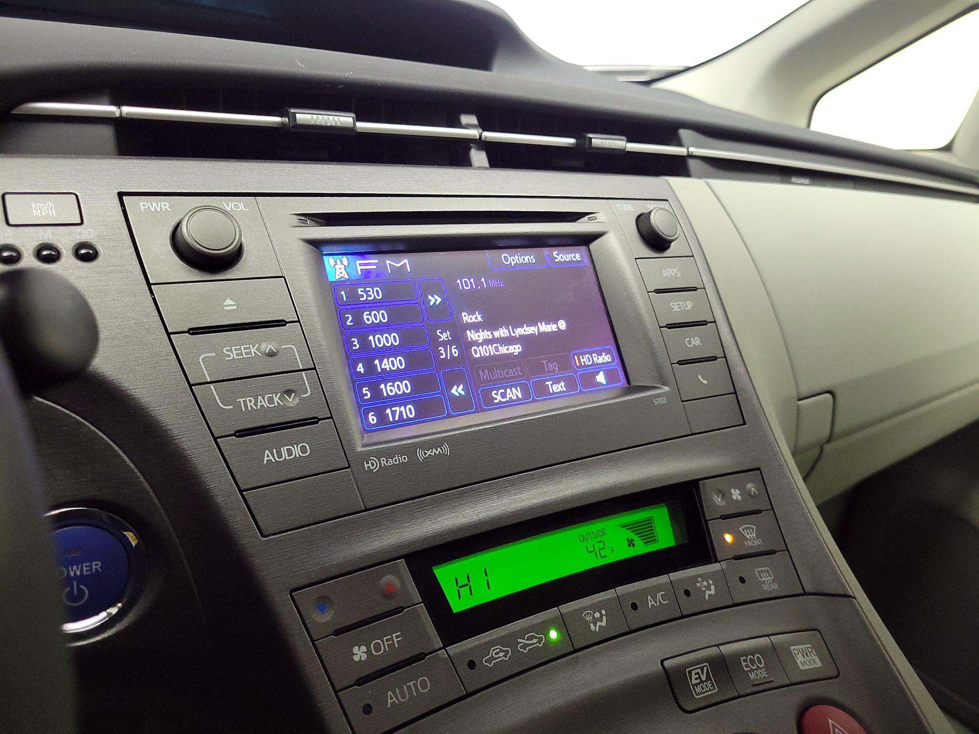 Thumbnail: 2015 Toyota Prius - 16