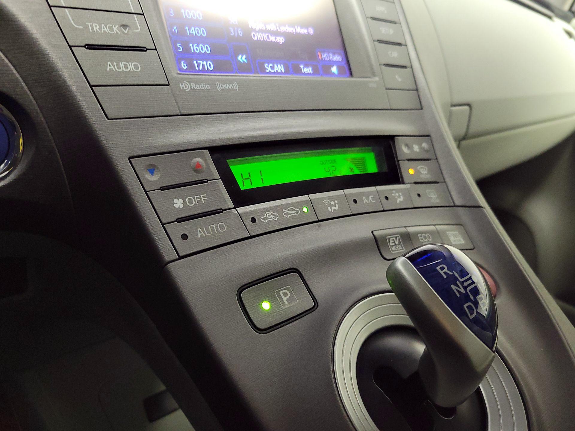 Thumbnail: 2015 Toyota Prius - 17