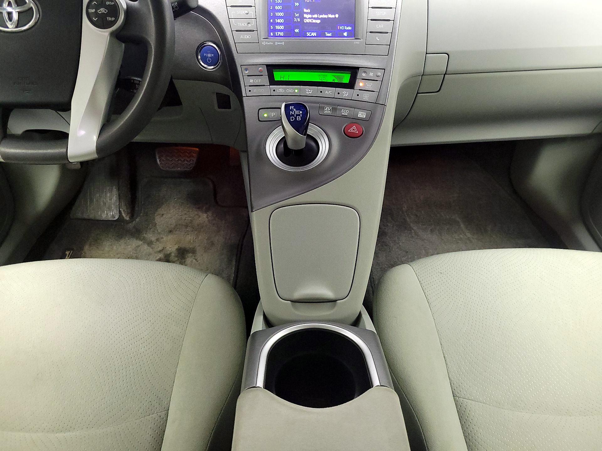 Thumbnail: 2015 Toyota Prius - 18