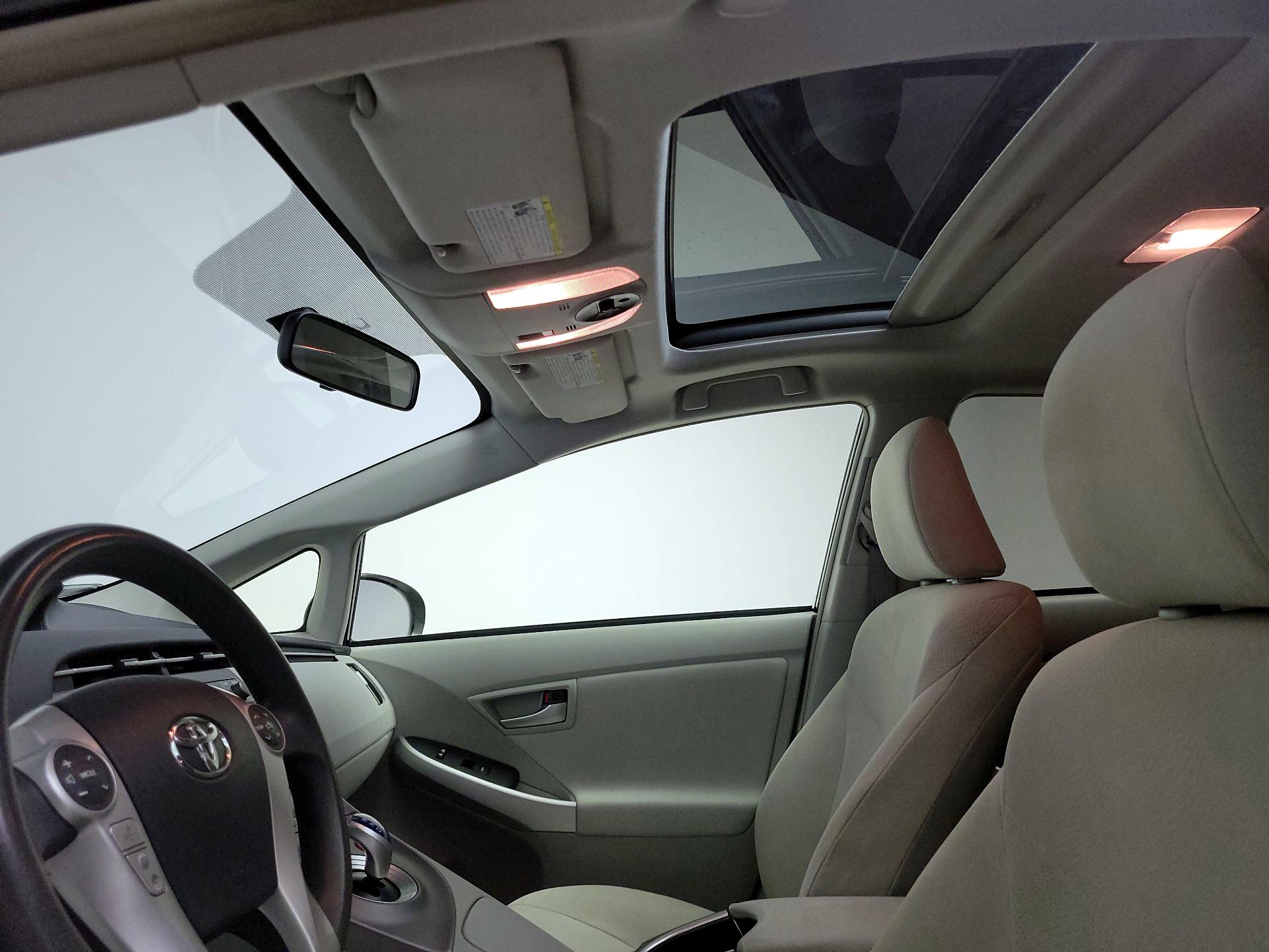 Thumbnail: 2015 Toyota Prius - 19