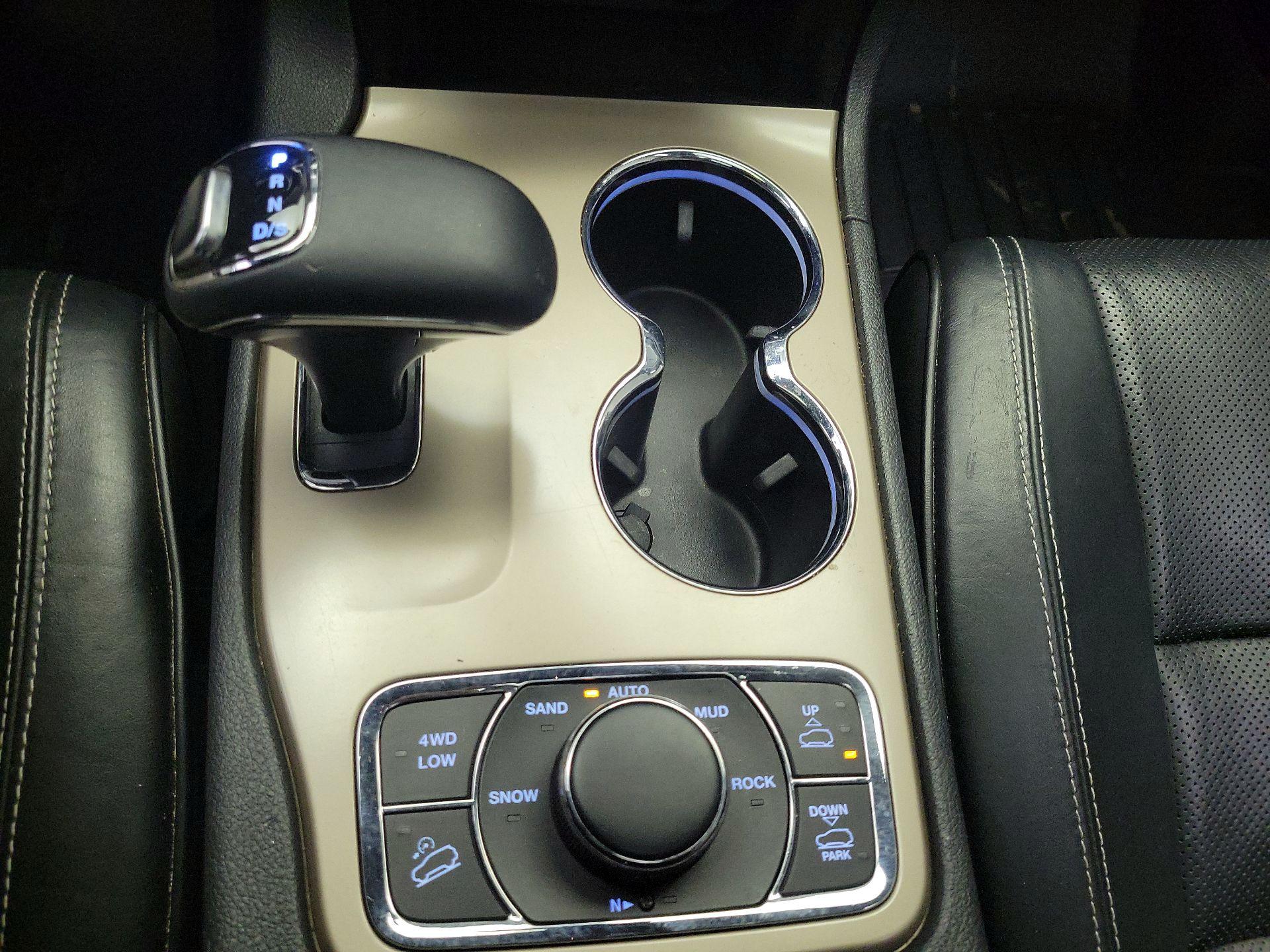 Thumbnail: 2015 Jeep Grand Cherokee - 18