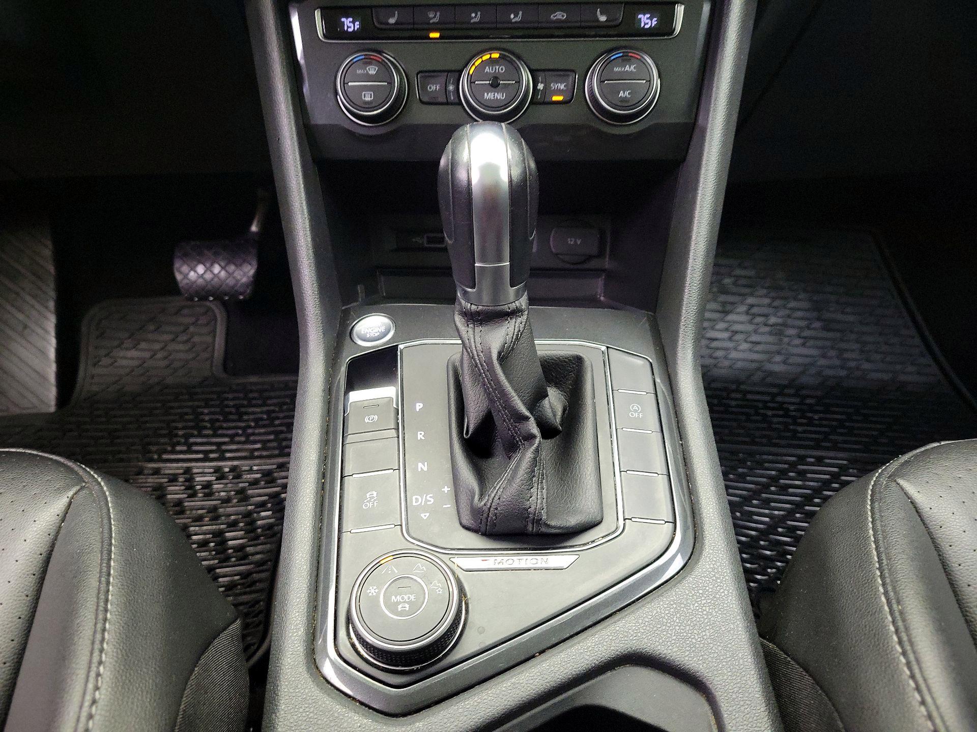 Thumbnail: 2018 Volkswagen Tiguan - 17