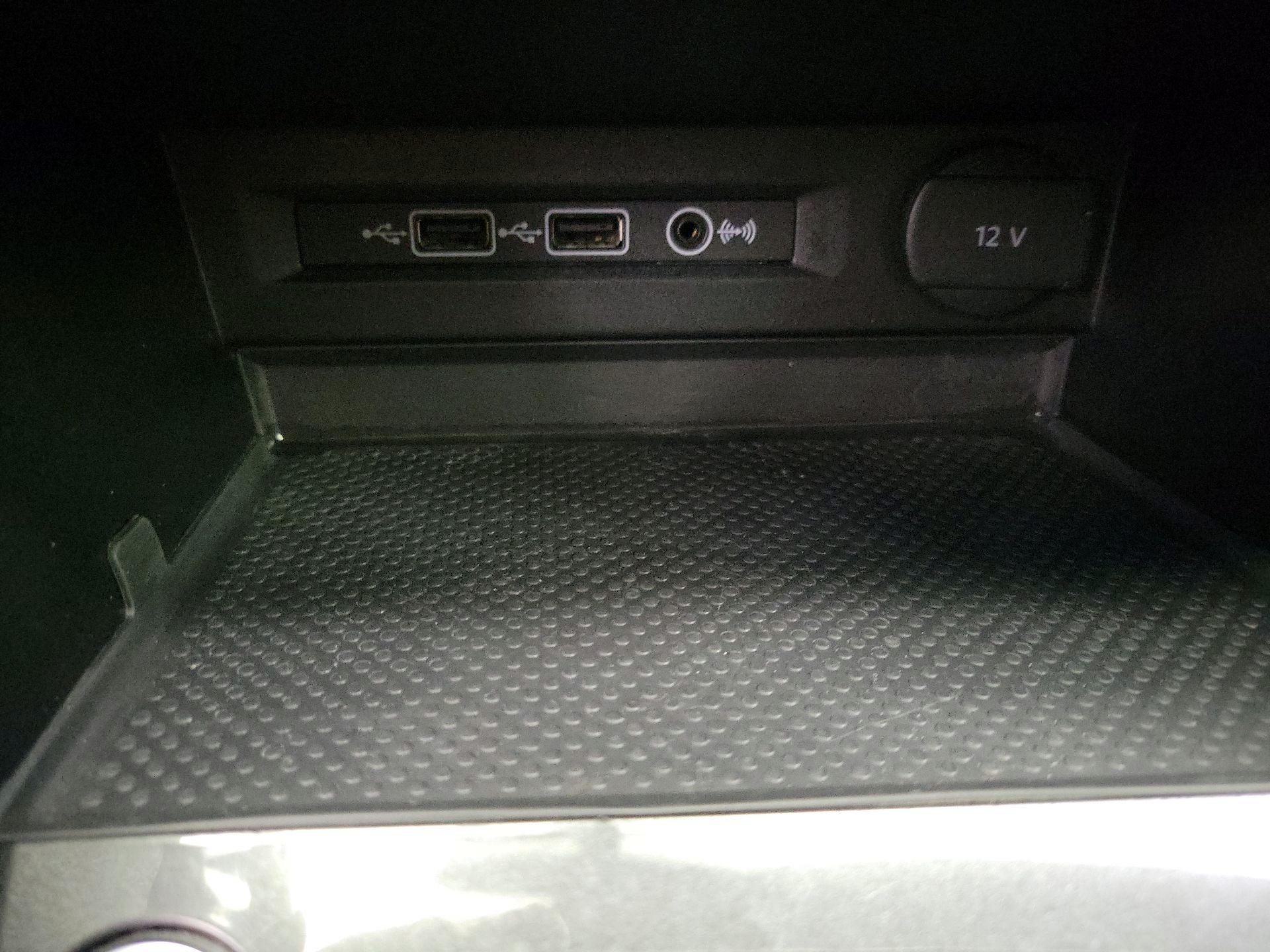 Thumbnail: 2018 Volkswagen Tiguan - 18