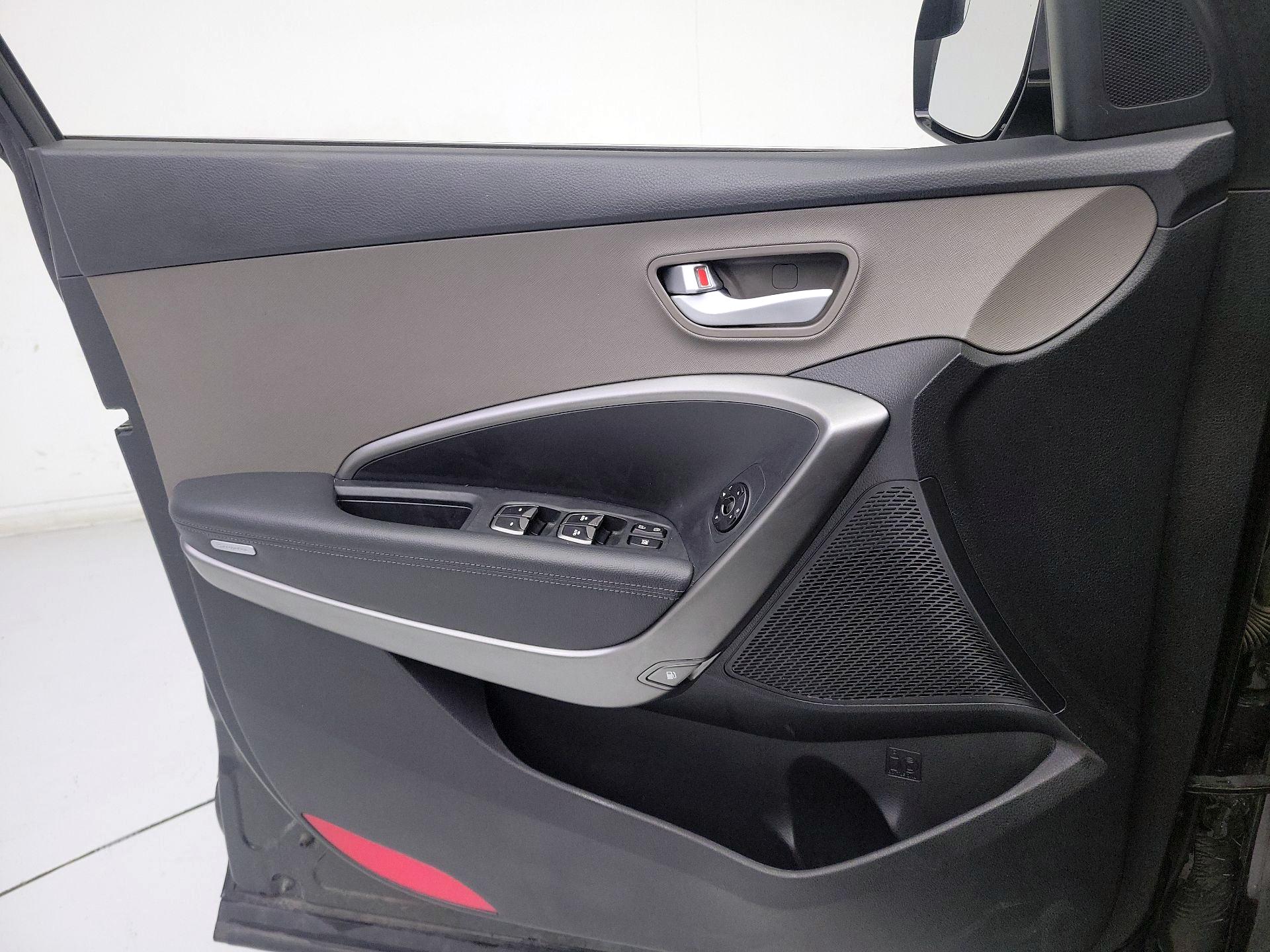 Thumbnail: 2016 Hyundai Santa Fe - 12