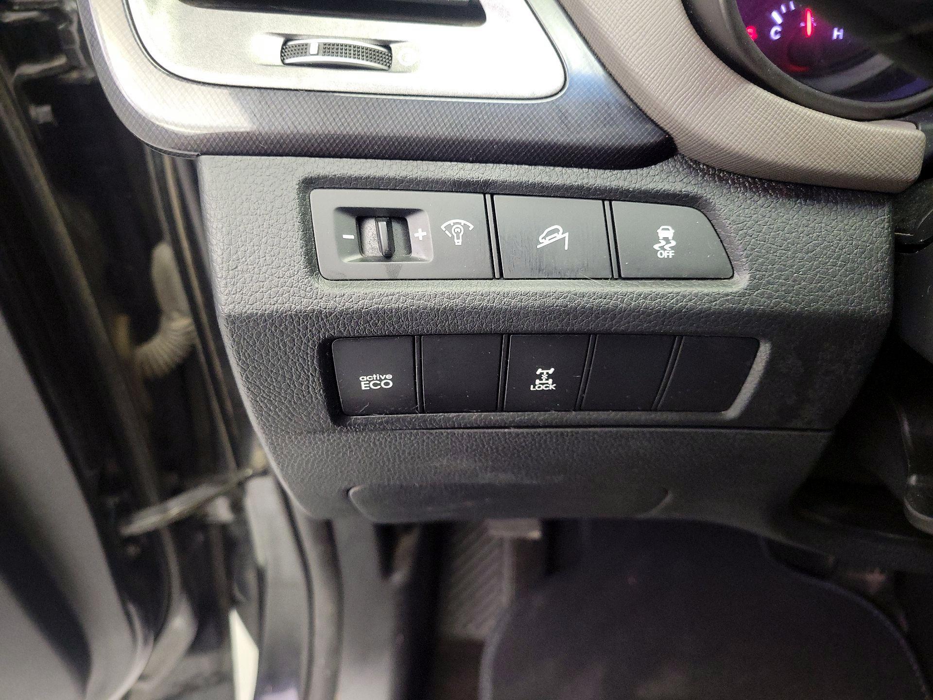 Thumbnail: 2016 Hyundai Santa Fe - 13