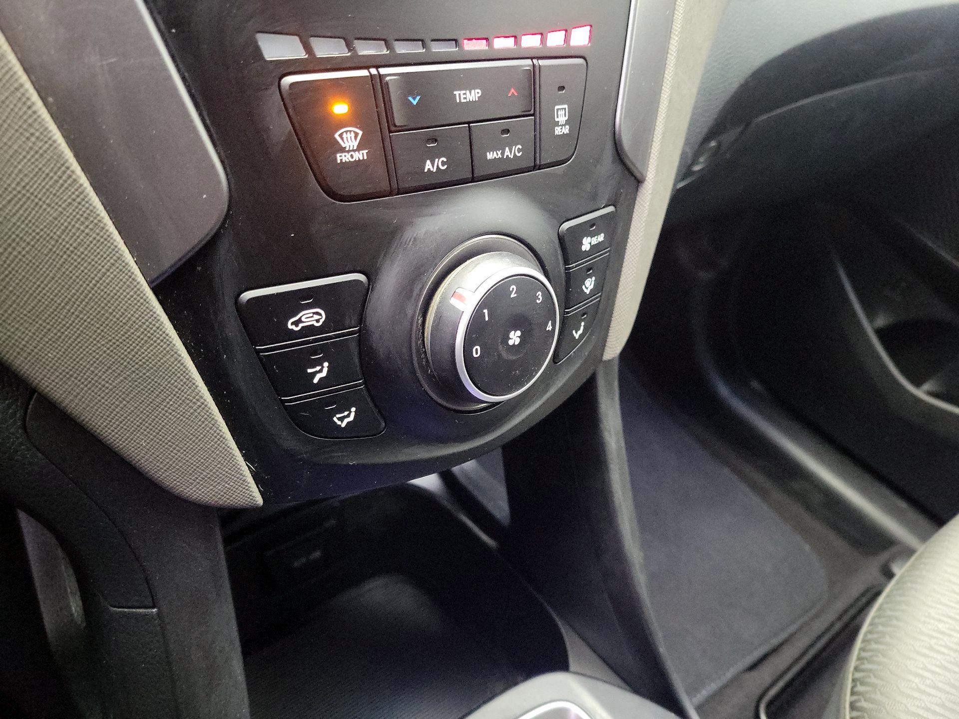 Thumbnail: 2016 Hyundai Santa Fe - 16