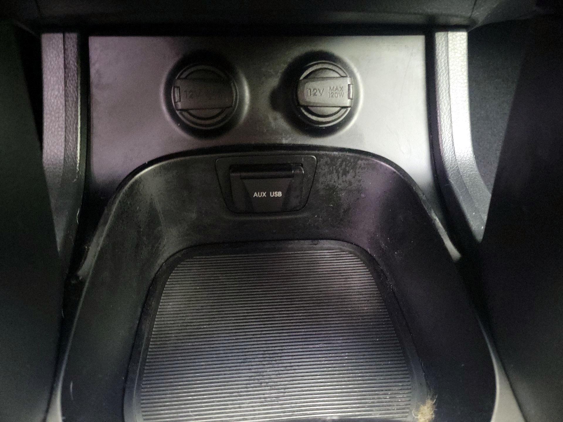 Thumbnail: 2016 Hyundai Santa Fe - 18