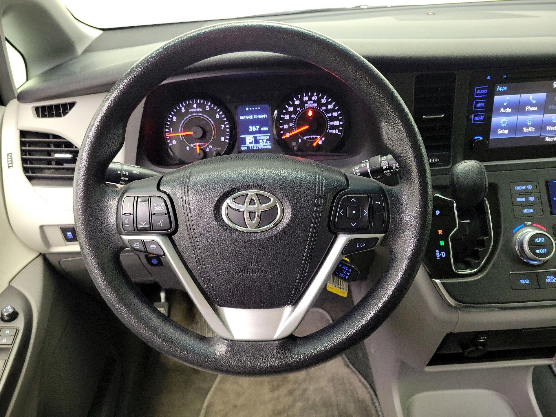 Thumbnail: 2015 Toyota Sienna - 10