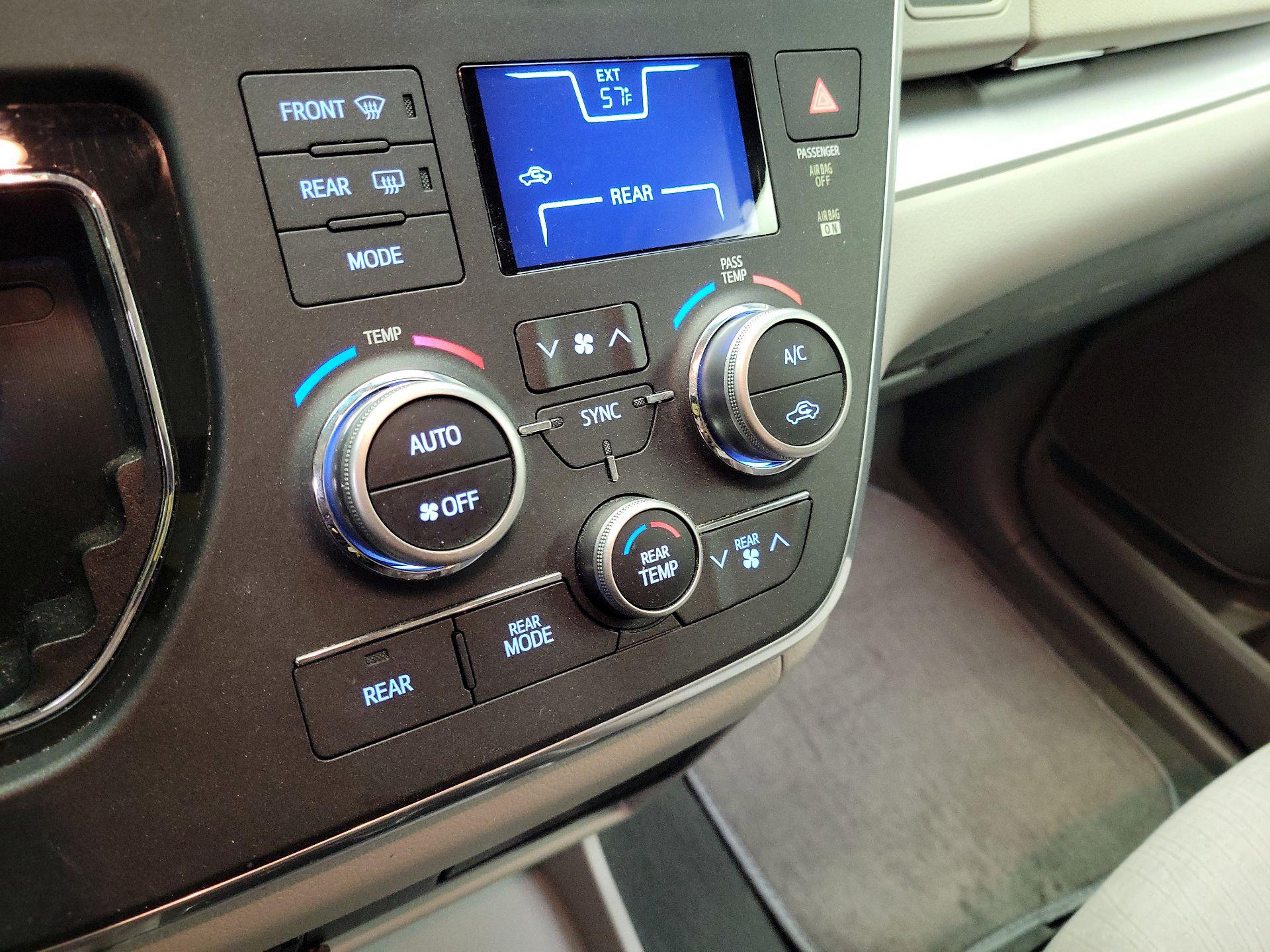 Thumbnail: 2015 Toyota Sienna - 16