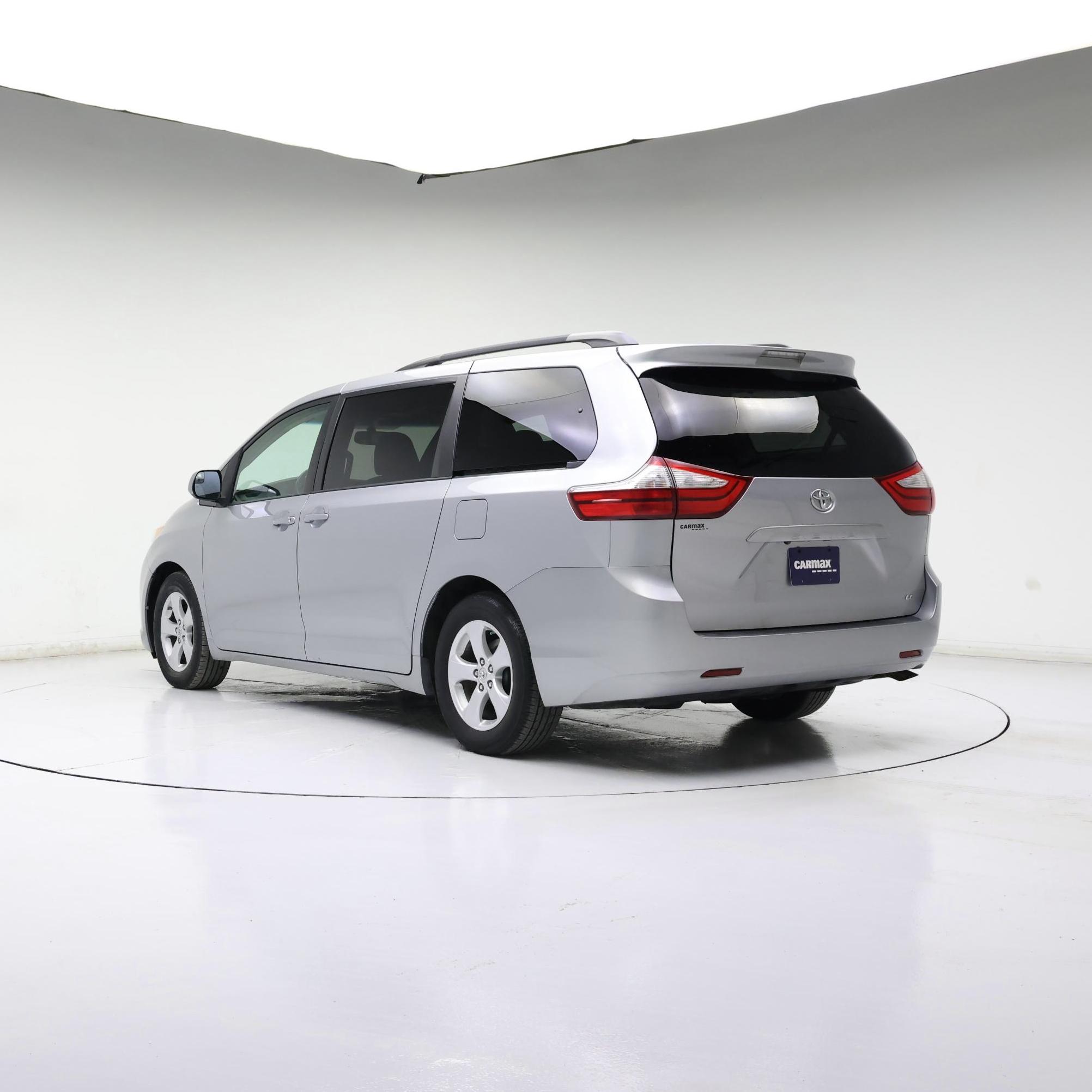 Thumbnail: 2015 Toyota Sienna - 2