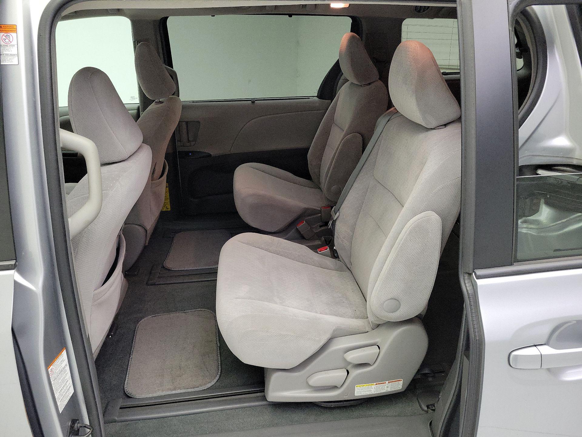 Thumbnail: 2015 Toyota Sienna - 19