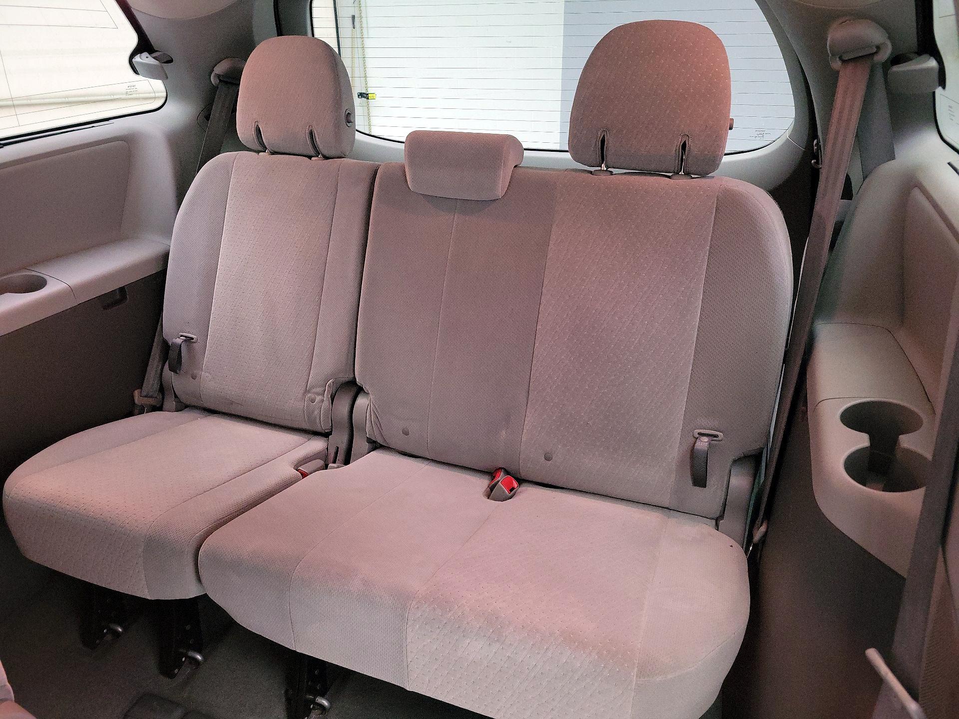 Thumbnail: 2015 Toyota Sienna - 20