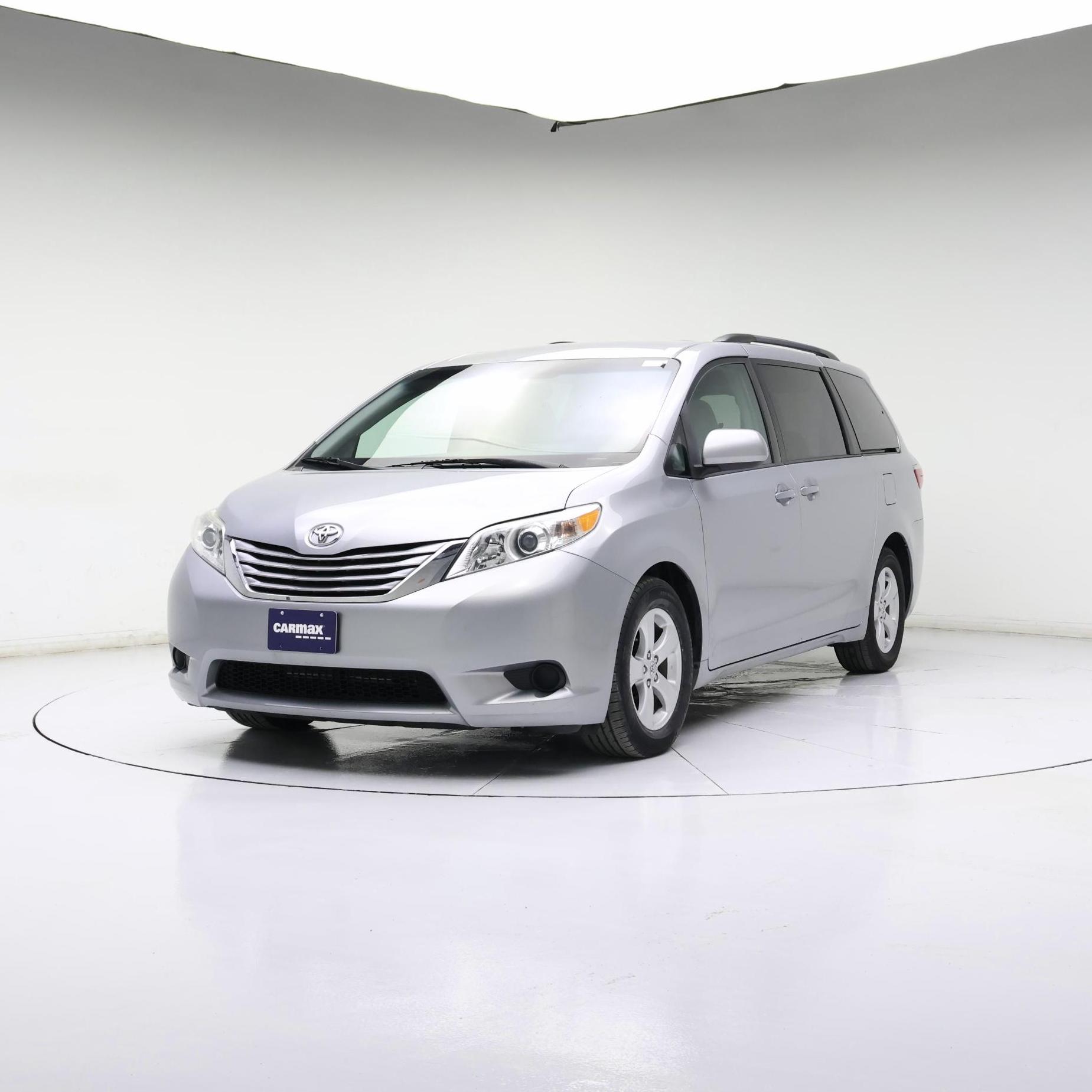 Thumbnail: 2015 Toyota Sienna - 4
