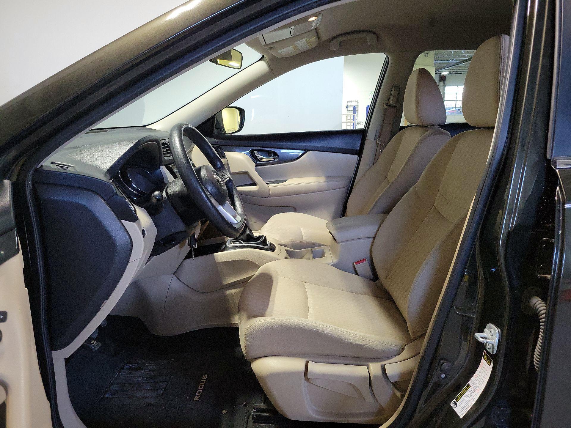 Thumbnail: 2017 Nissan Rogue - 9