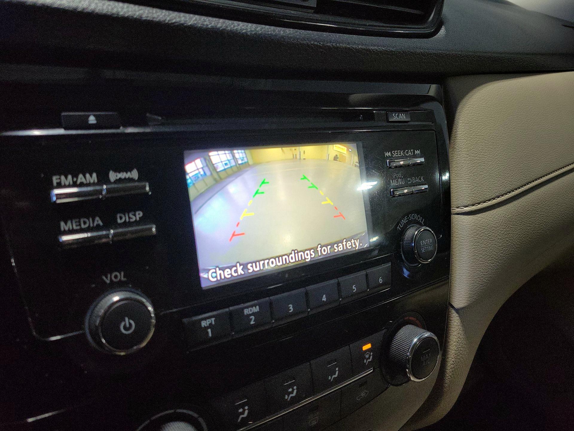 Thumbnail: 2017 Nissan Rogue - 12