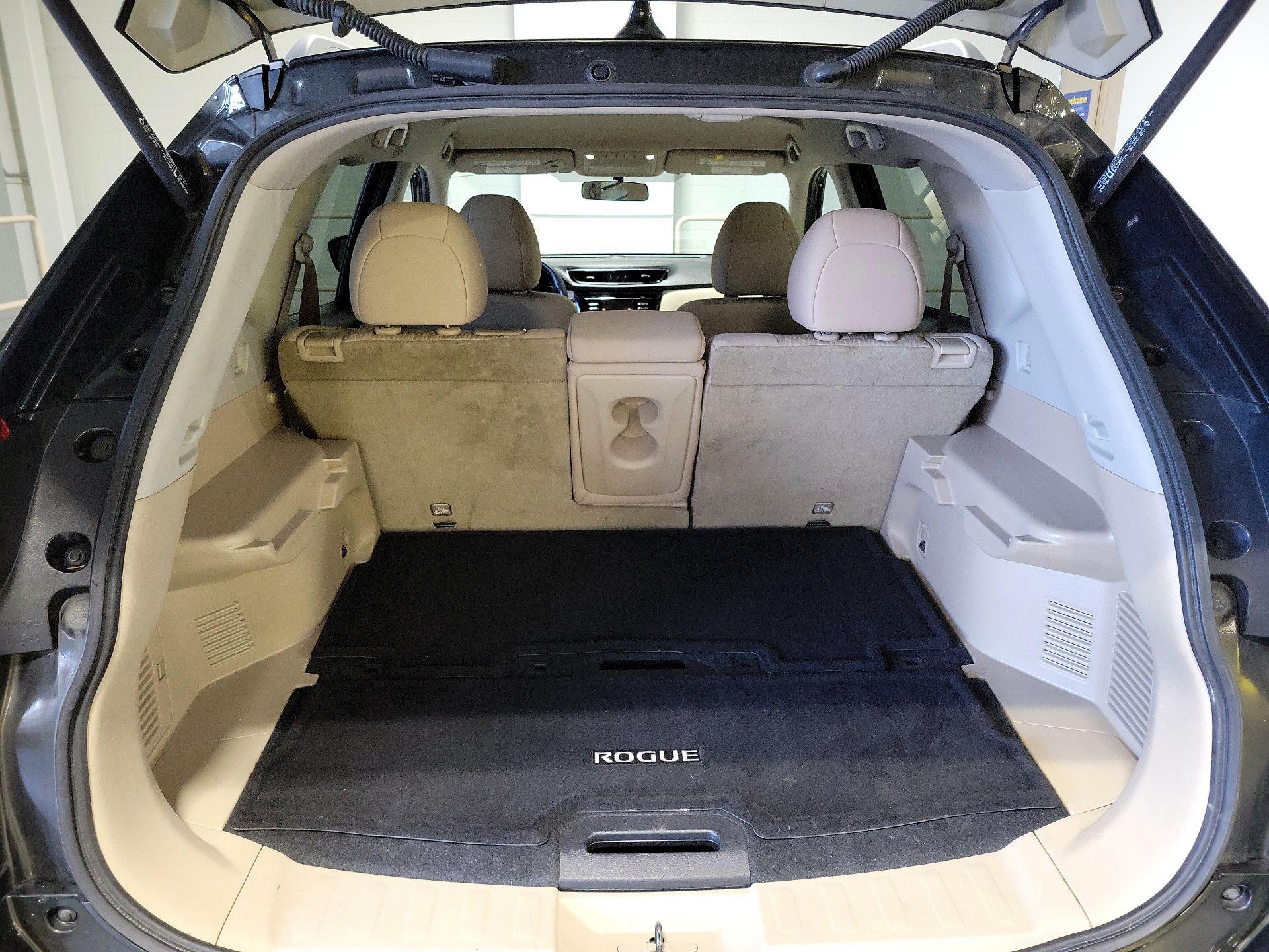 Thumbnail: 2017 Nissan Rogue - 18