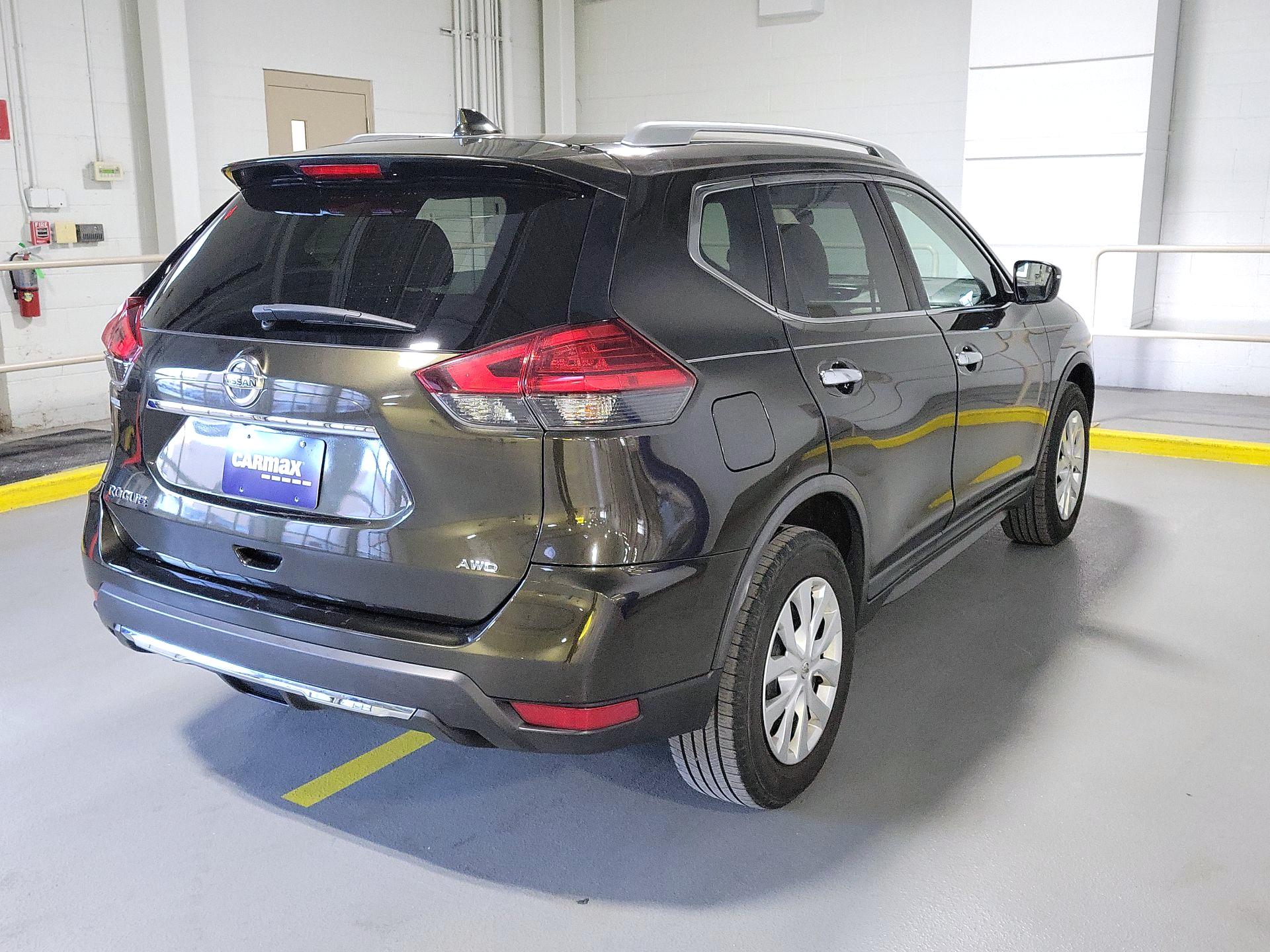 Thumbnail: 2017 Nissan Rogue - 5