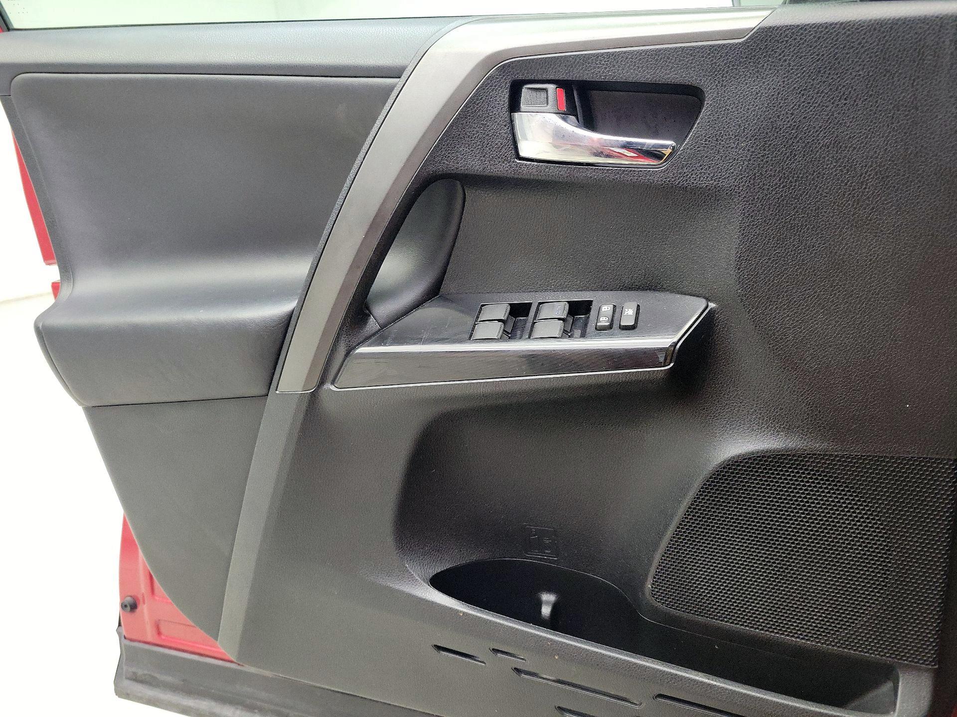 Thumbnail: 2016 Toyota RAV4 - 12