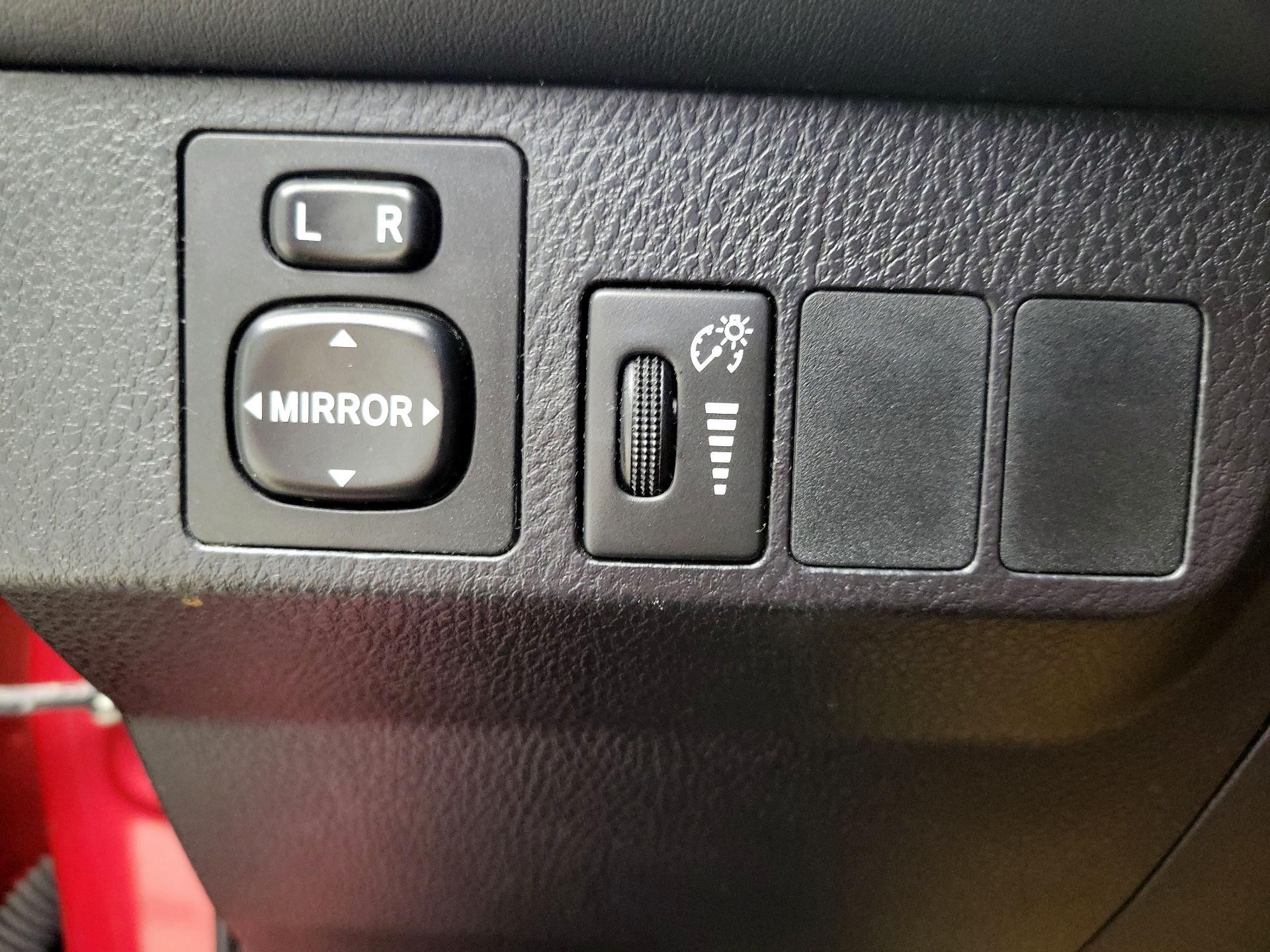 Thumbnail: 2016 Toyota RAV4 - 13