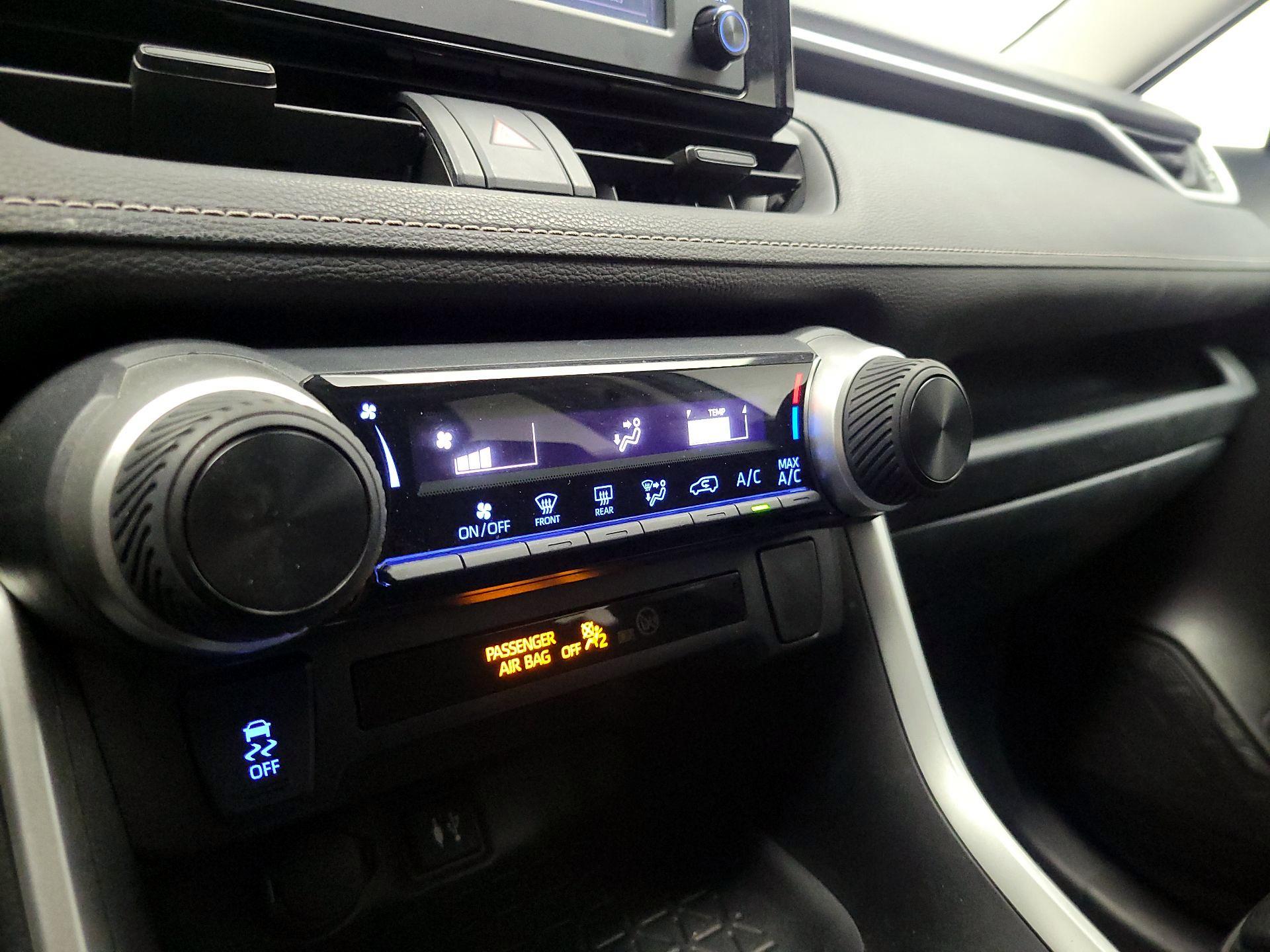 Thumbnail: 2019 Toyota RAV4 - 16