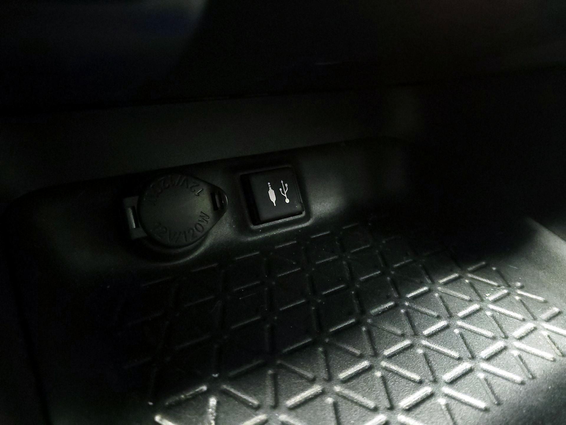 Thumbnail: 2019 Toyota RAV4 - 18