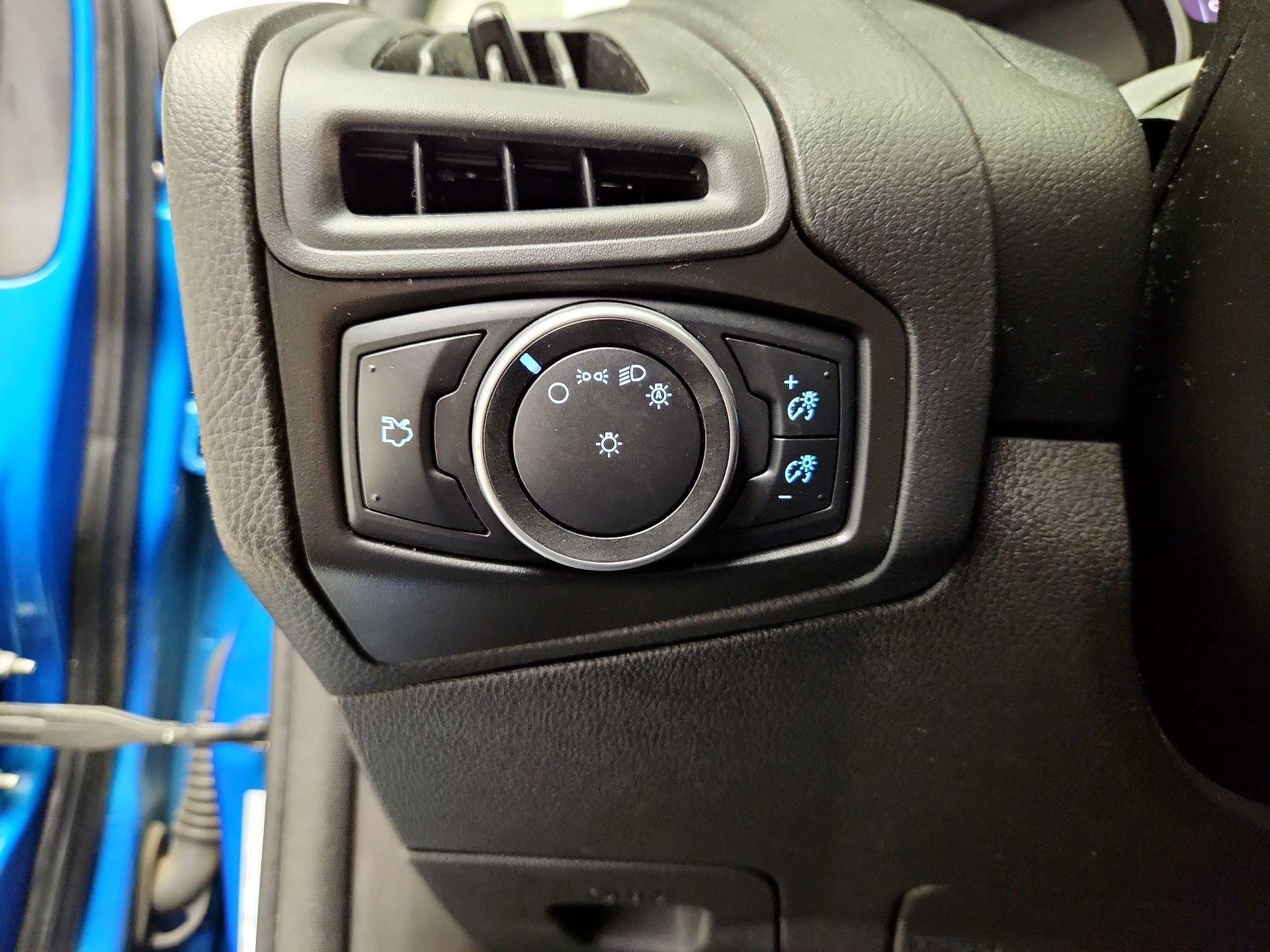 Thumbnail: 2015 Ford Focus - 13