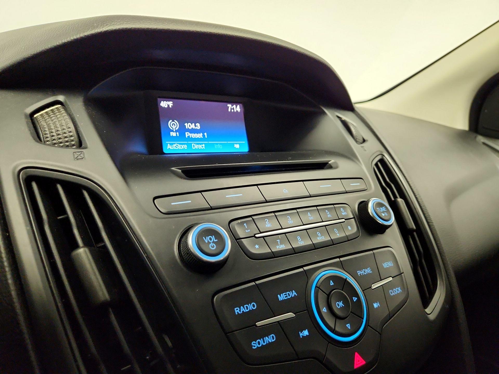 Thumbnail: 2015 Ford Focus - 15