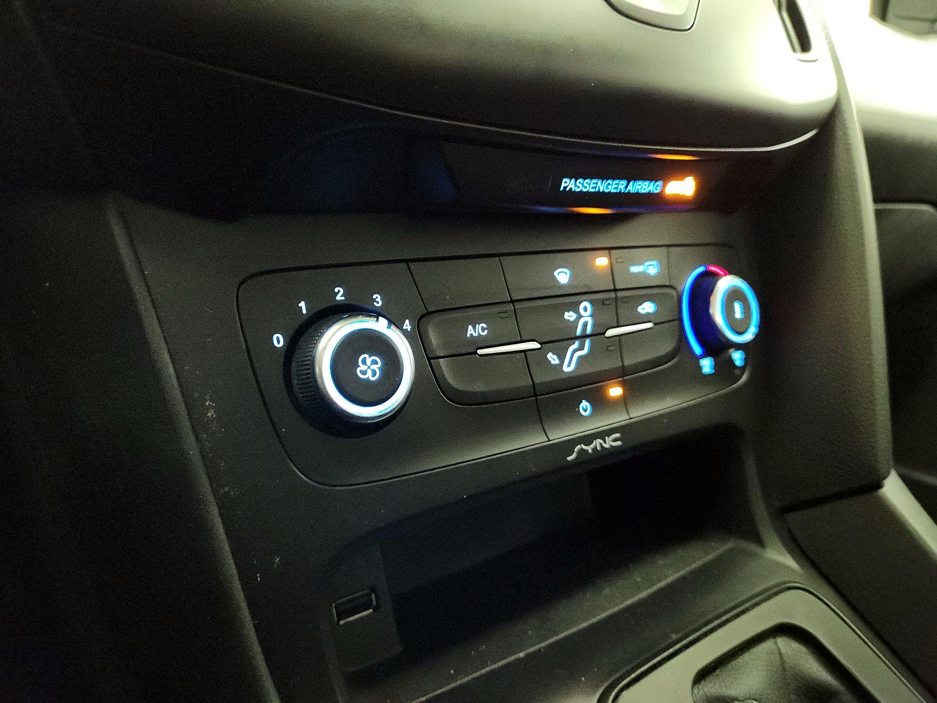 Thumbnail: 2015 Ford Focus - 16