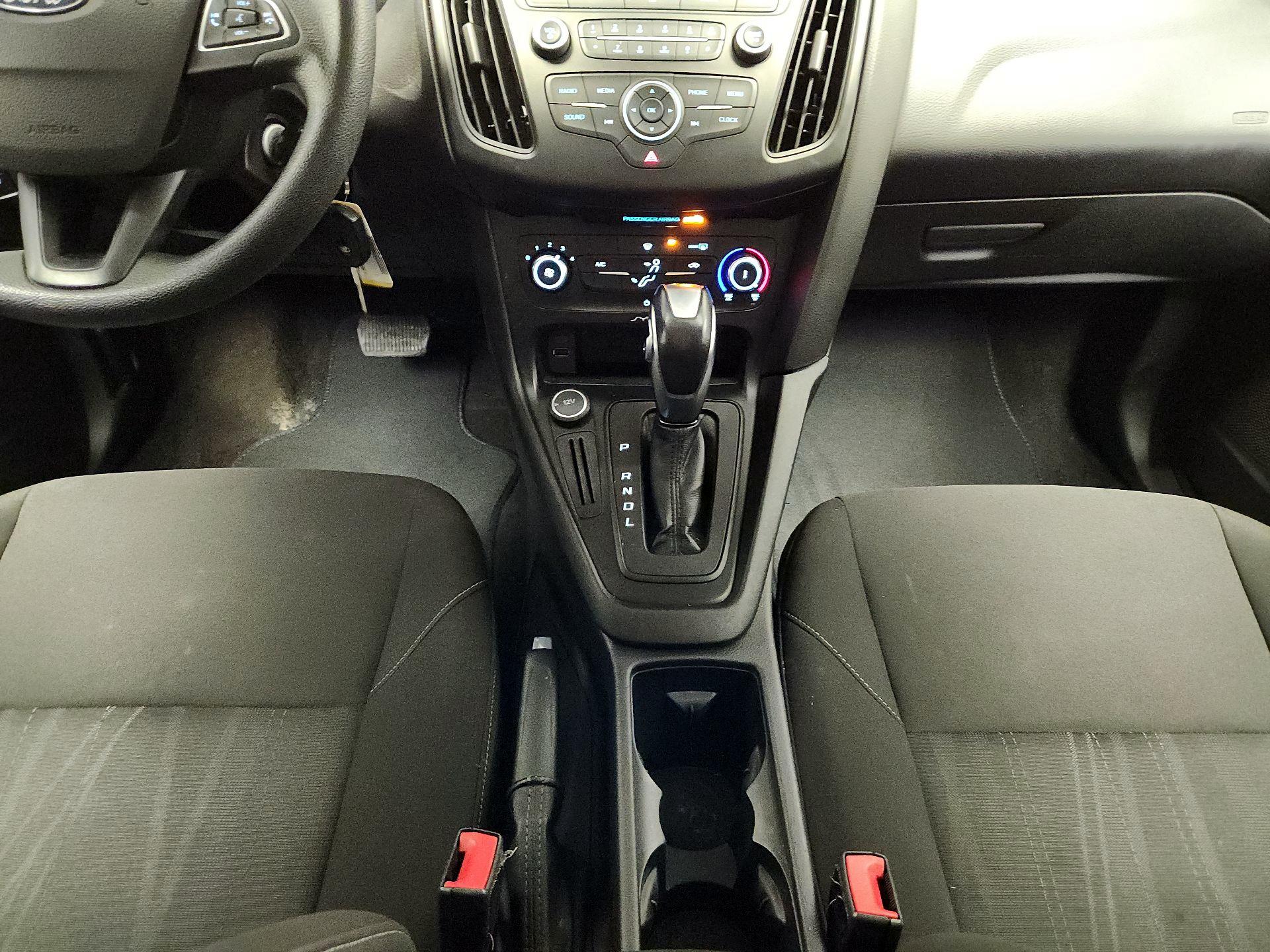 Thumbnail: 2015 Ford Focus - 17