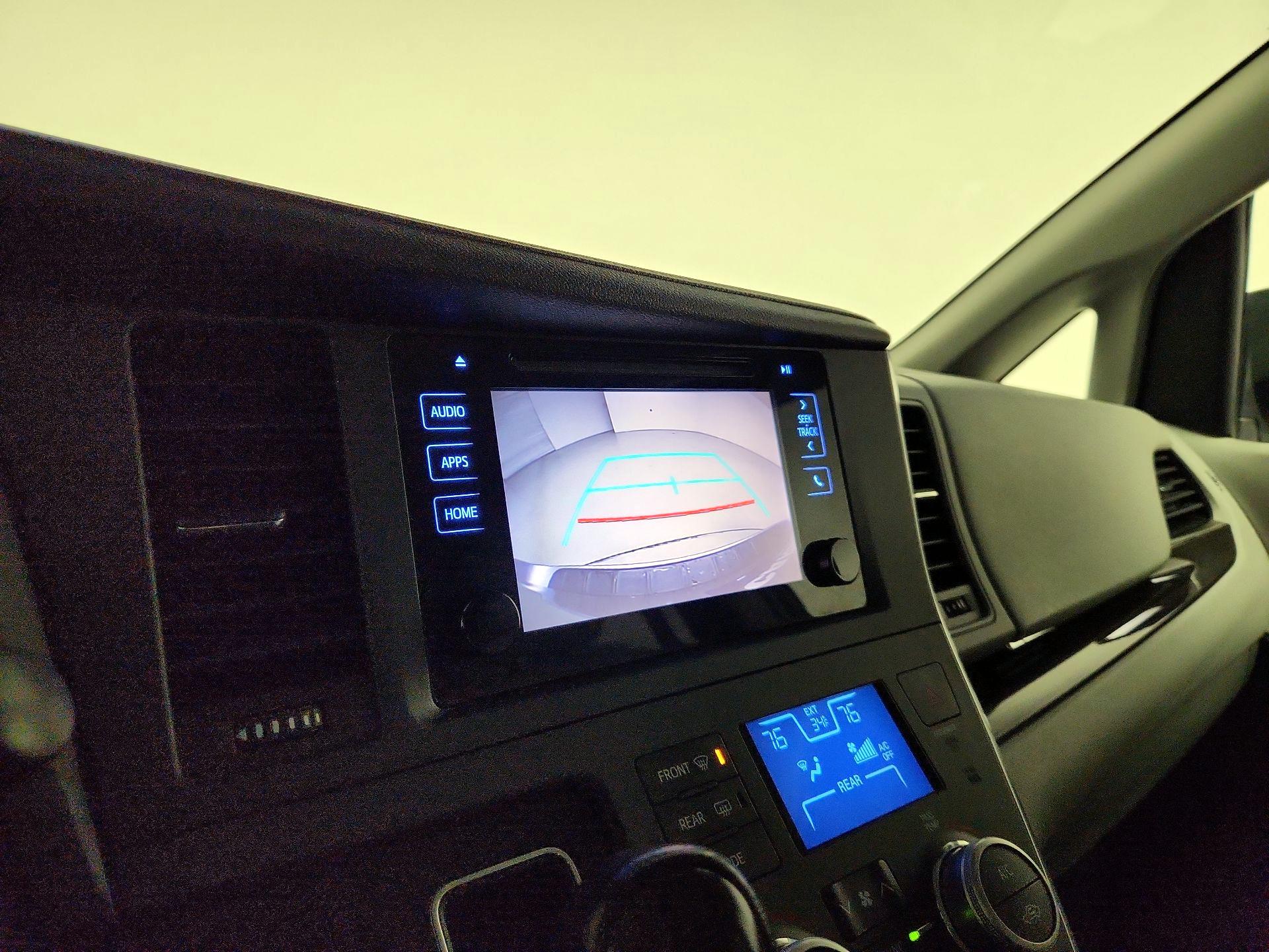 Thumbnail: 2017 Toyota Sienna - 14